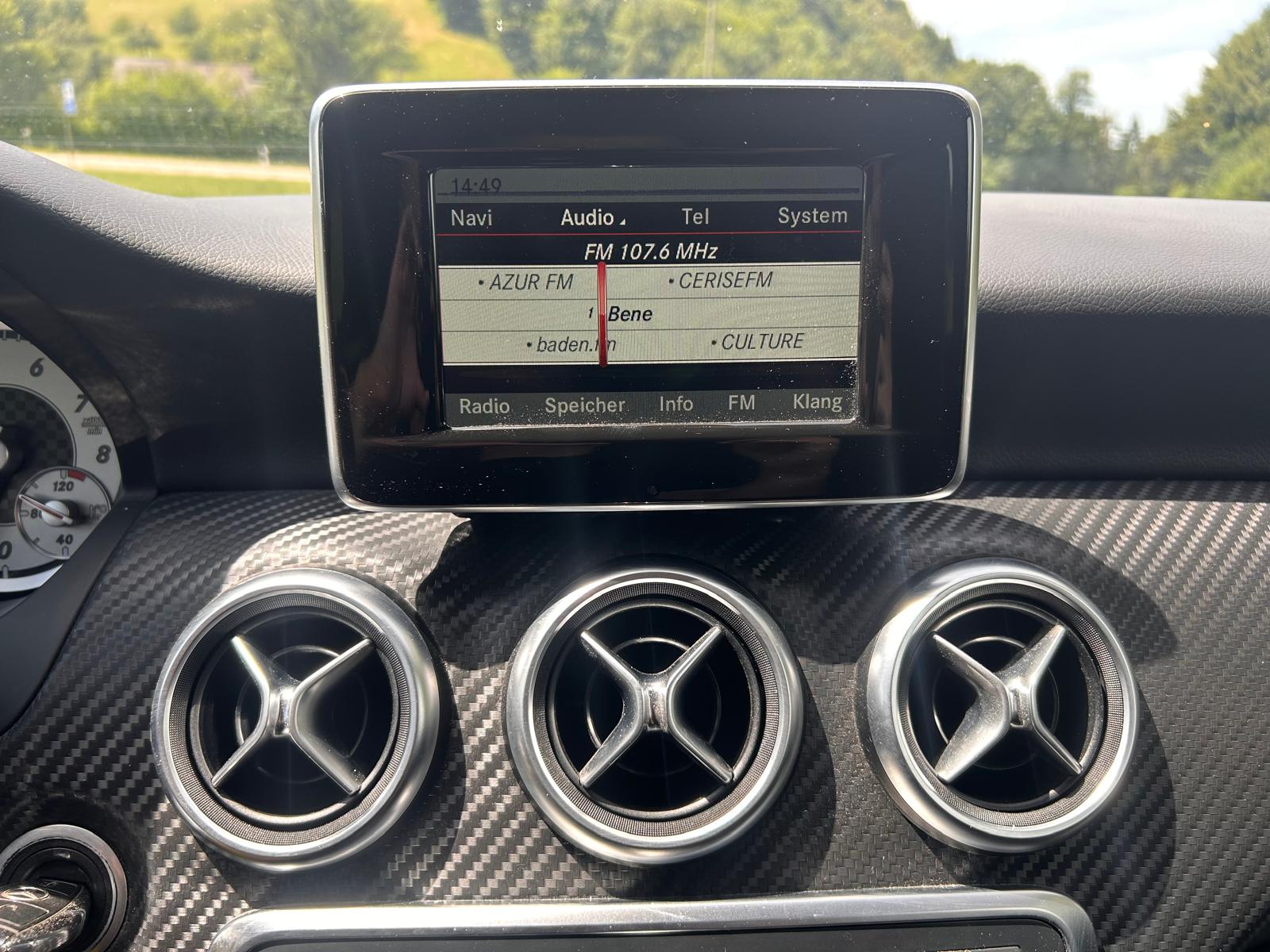 MERCEDES-BENZ A 200 AMG Line-image-24