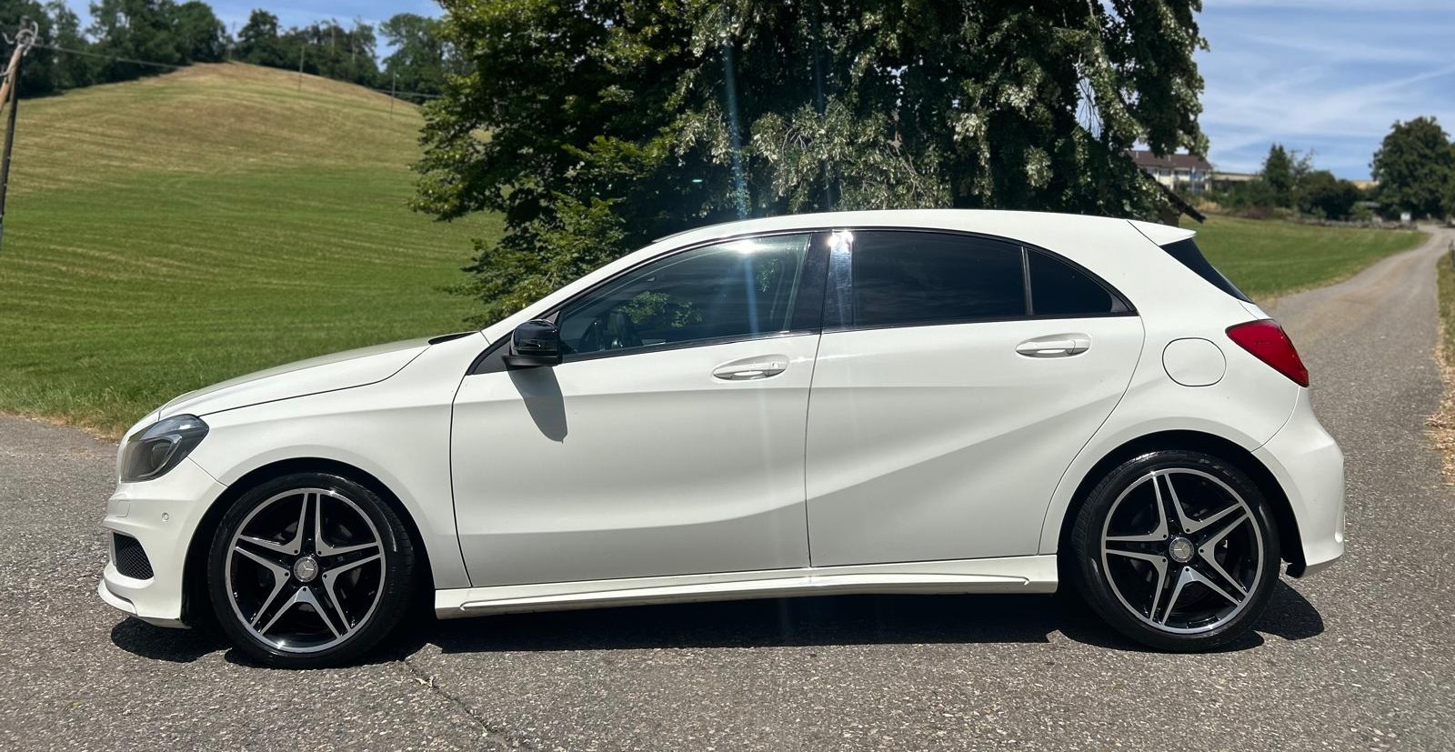 MERCEDES-BENZ A 200 AMG Line-image-1