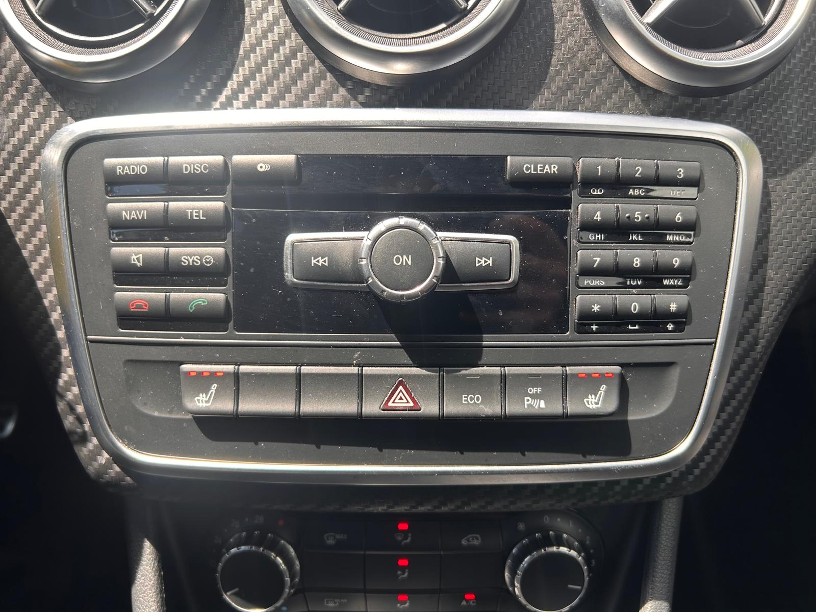 MERCEDES-BENZ A 200 AMG Line-image-23