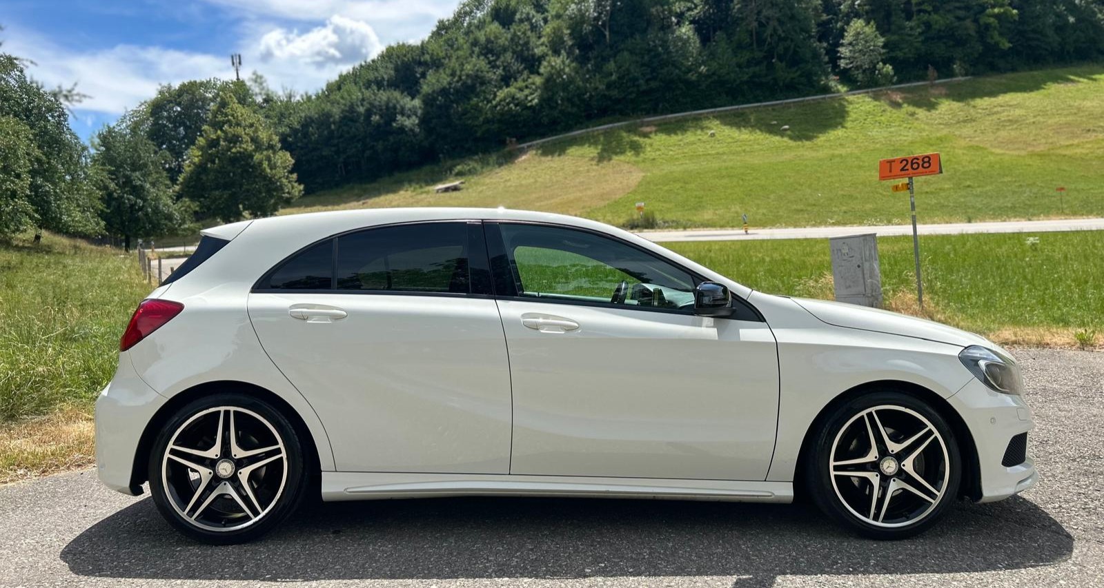 MERCEDES-BENZ A 200 AMG Line-image-5
