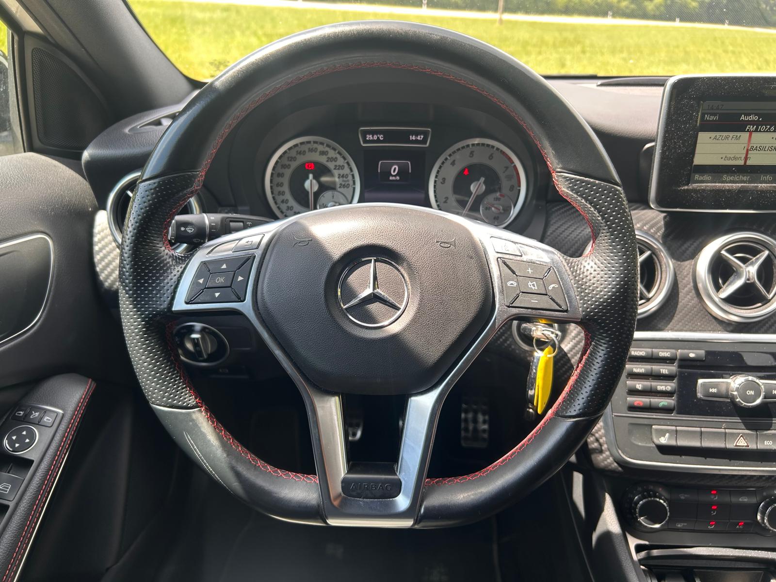 MERCEDES-BENZ A 200 AMG Line-image-17