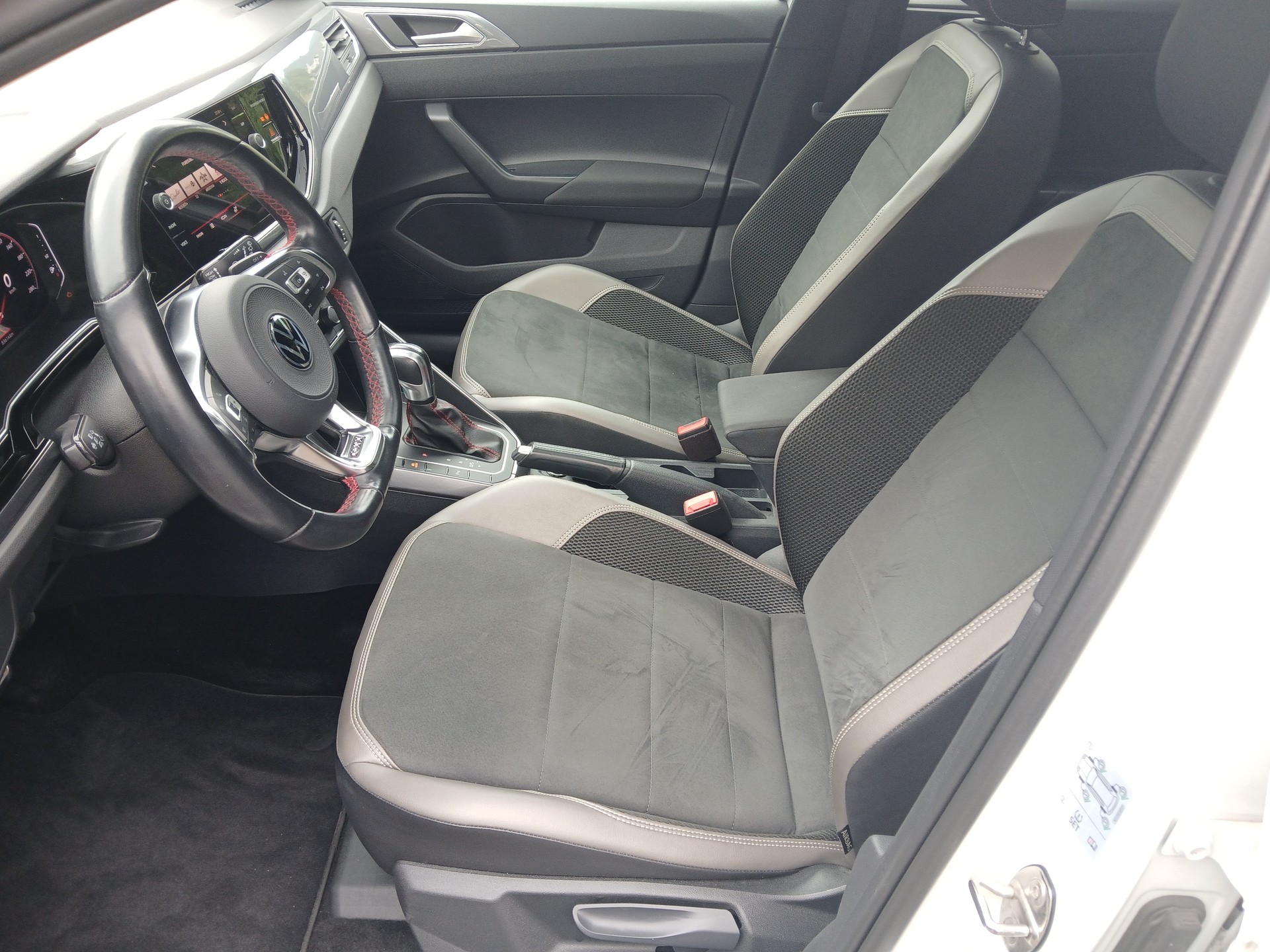 VW Polo 2.0 TSI GTI DSG-image-7