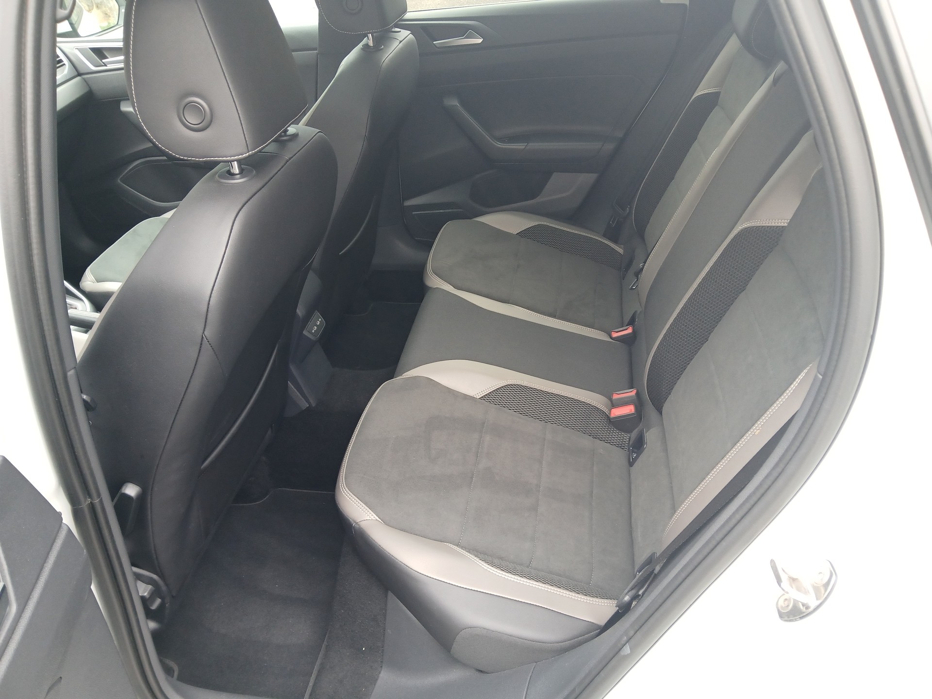VW Polo 2.0 TSI GTI DSG-image-8