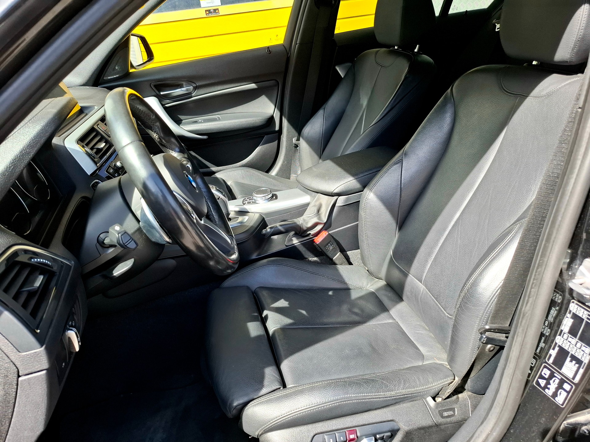 BMW M140i xDrive Steptronic-image-11