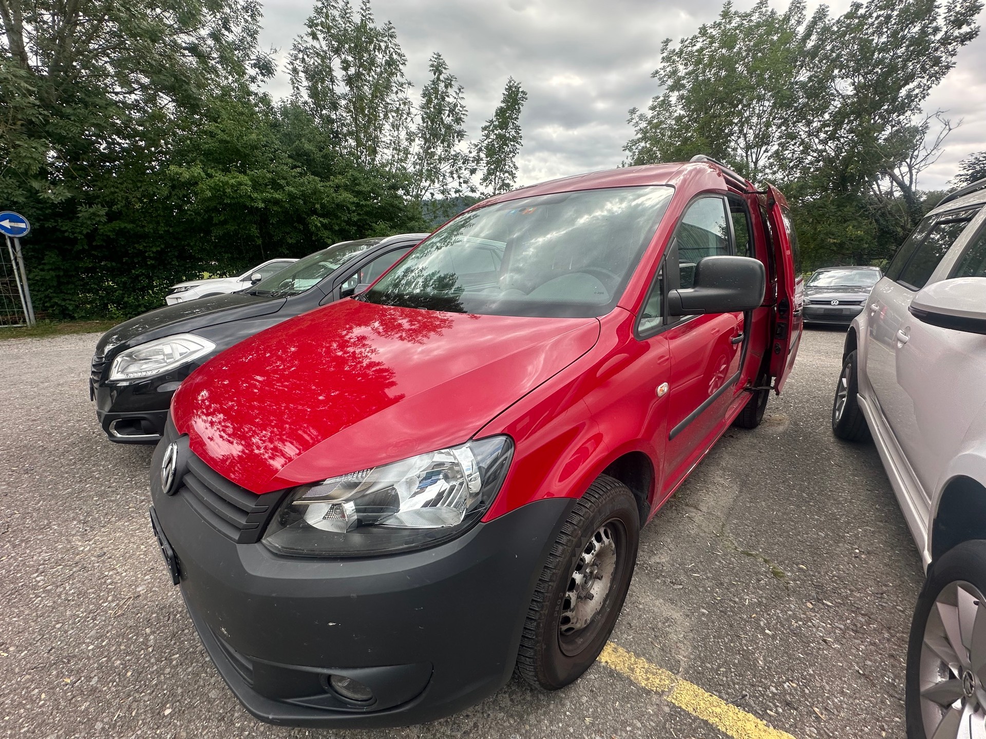 VW Caddy 2.0 TDI 4Motion-image-1
