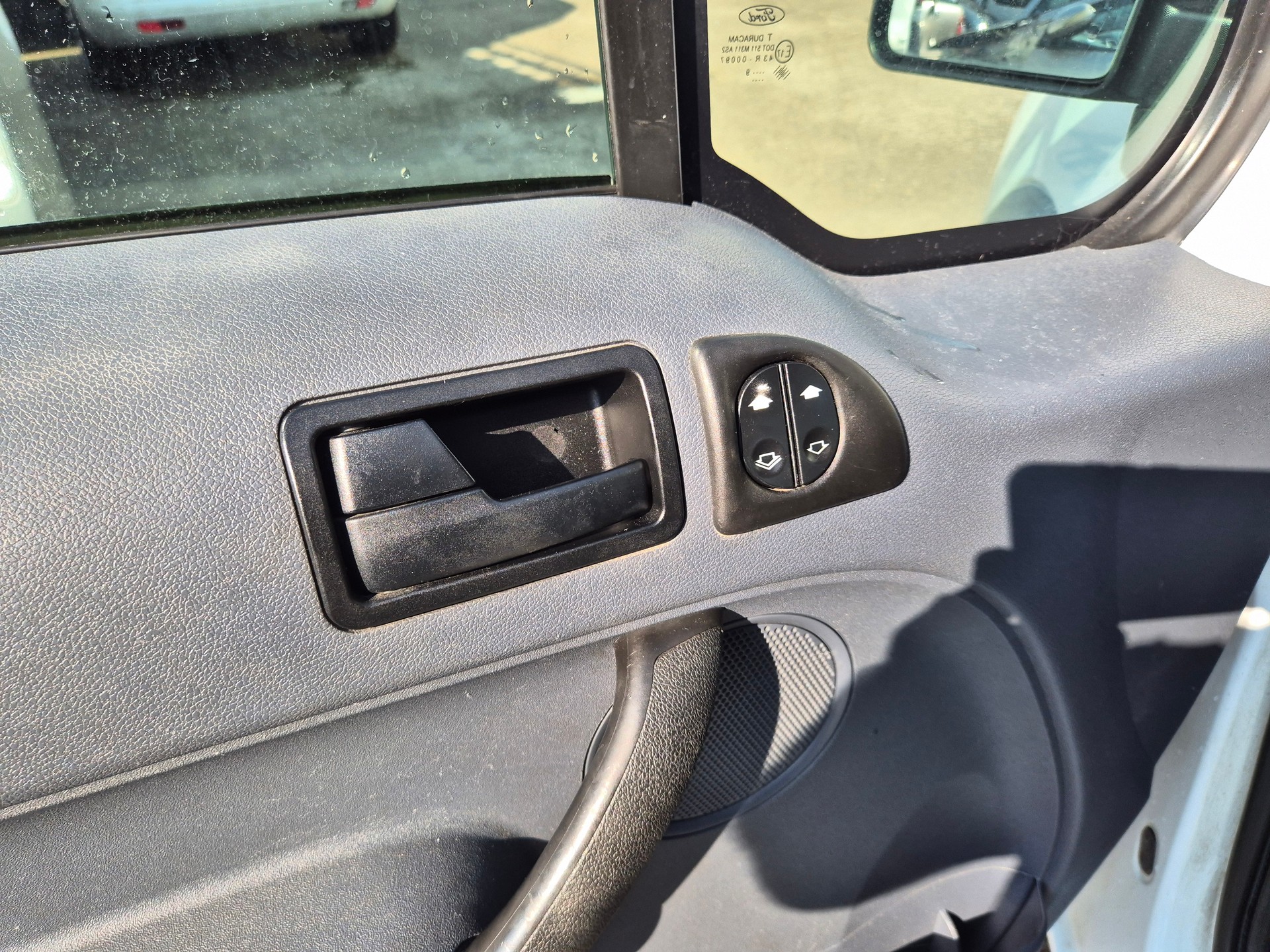 FORD TOURNEO CONNECT-image-6