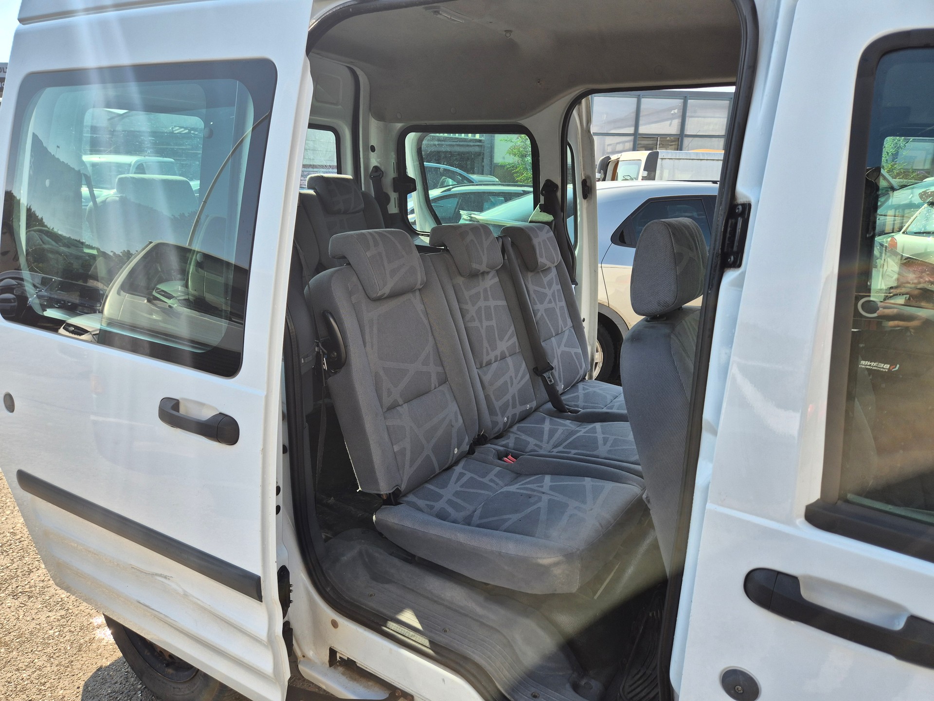 FORD TOURNEO CONNECT-image-10