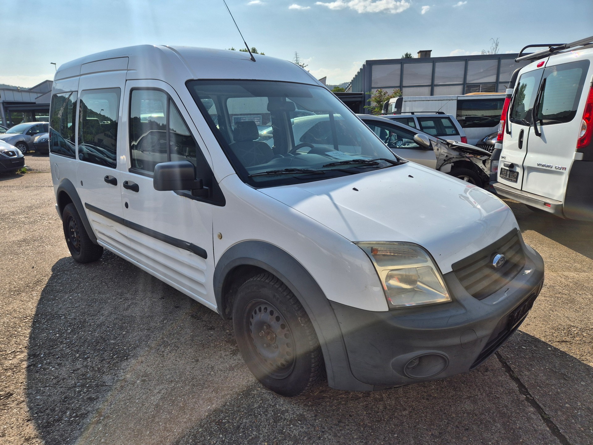 FORD TOURNEO CONNECT-image-2