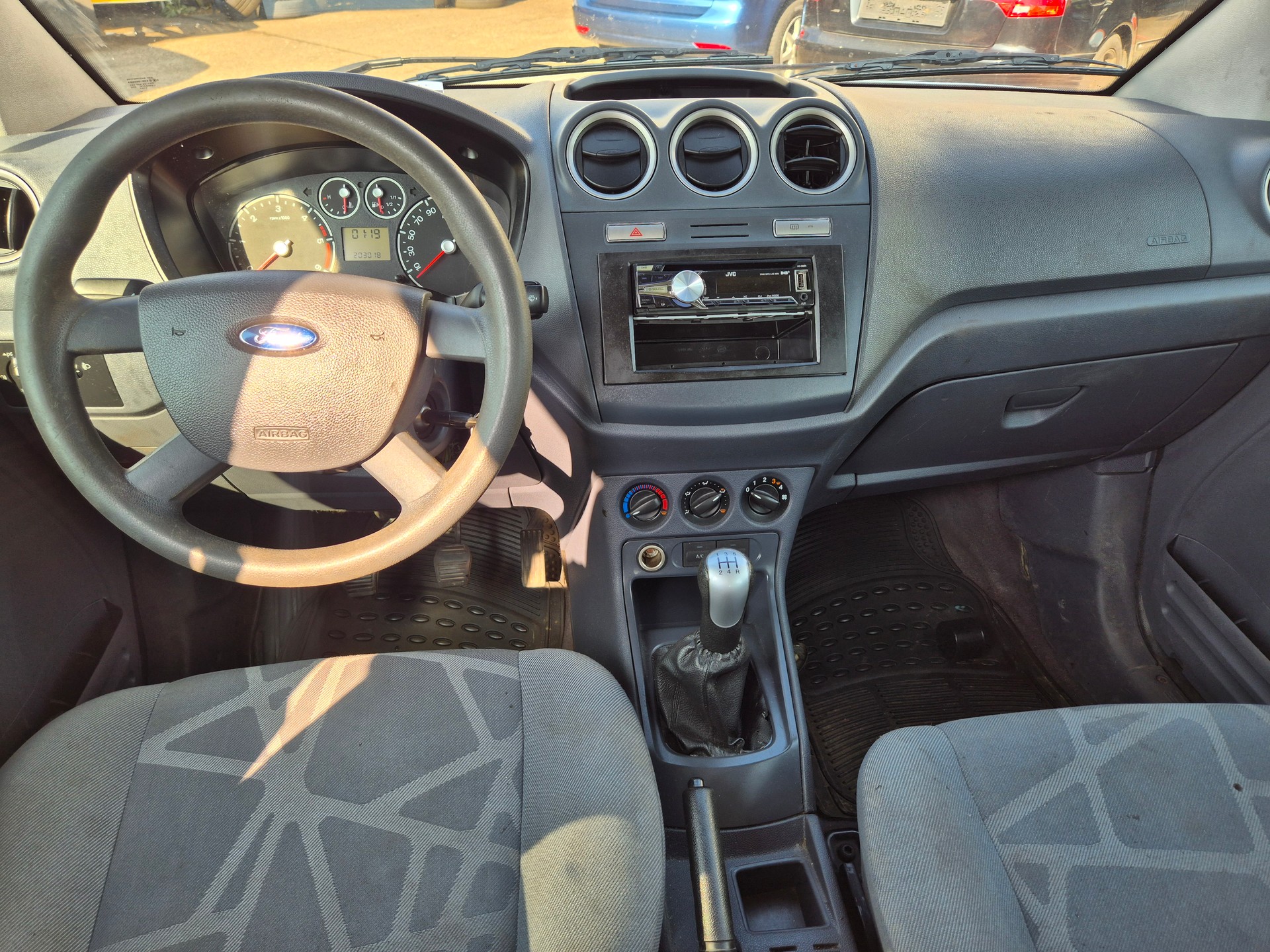 FORD TOURNEO CONNECT-image-8