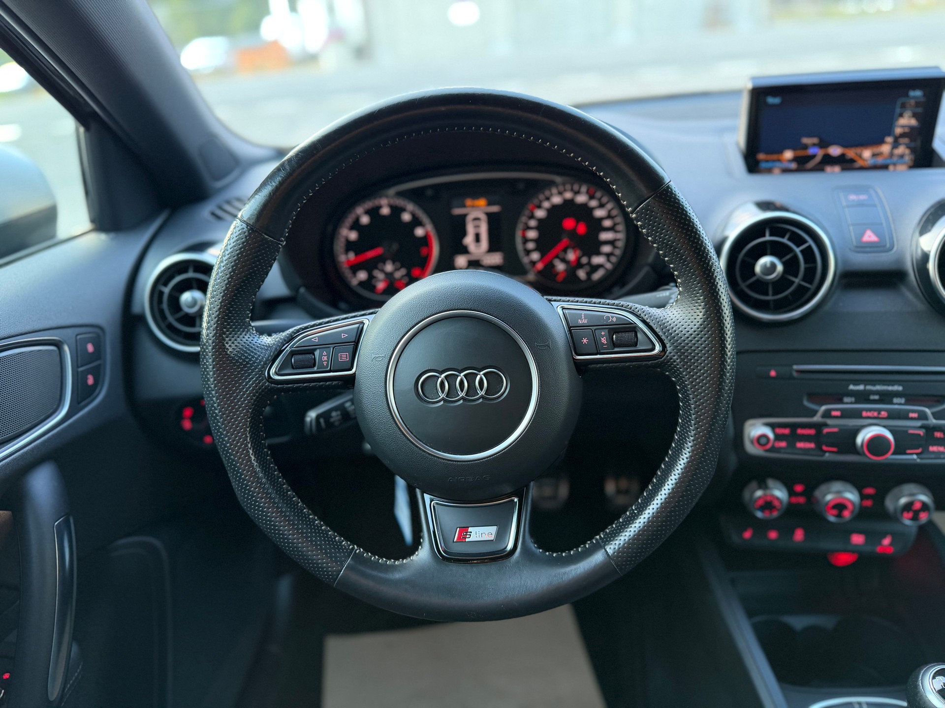 AUDI A1 Sportback 1.4 TFSI Sport-image-16