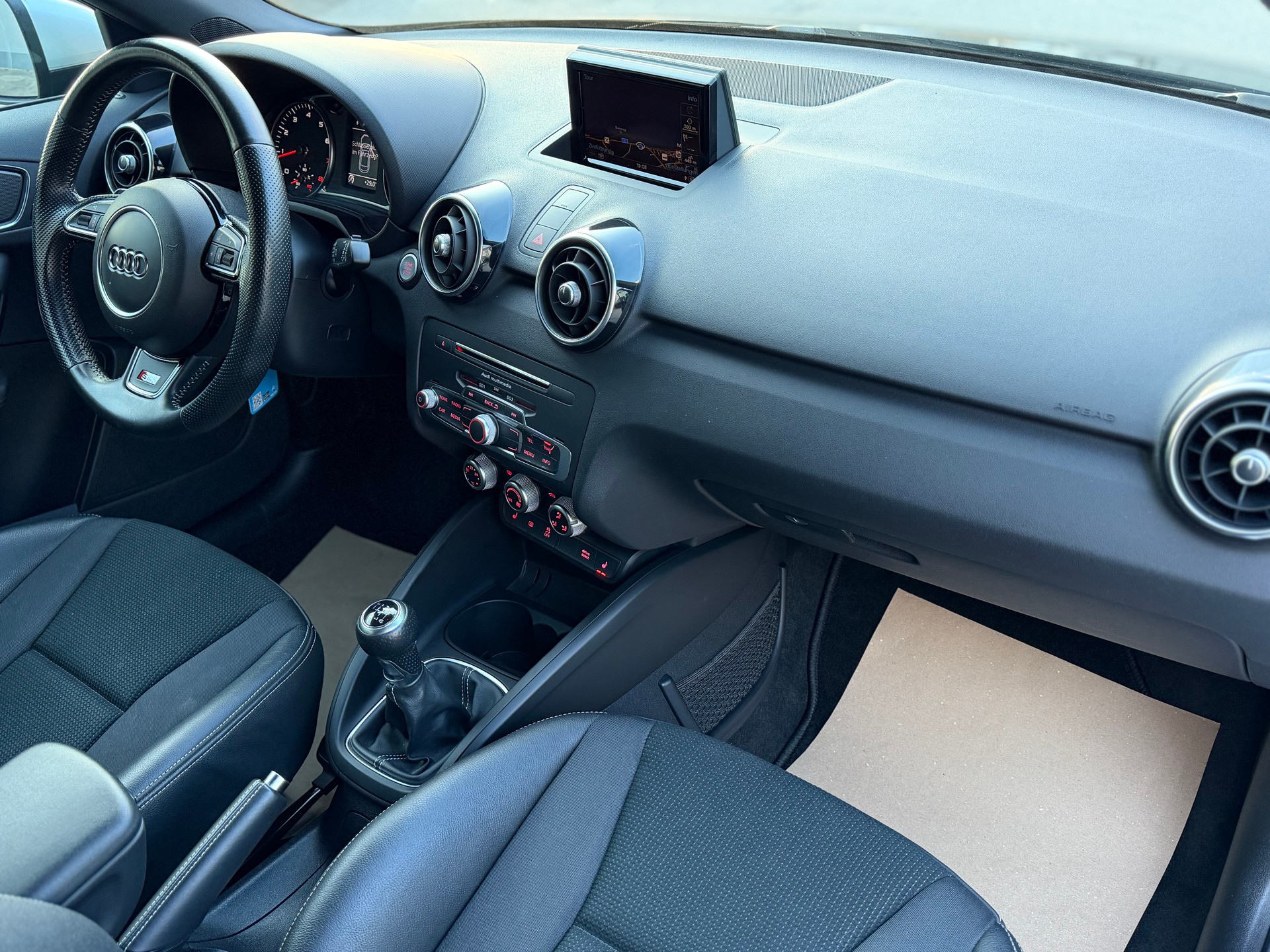 AUDI A1 Sportback 1.4 TFSI Sport-image-15