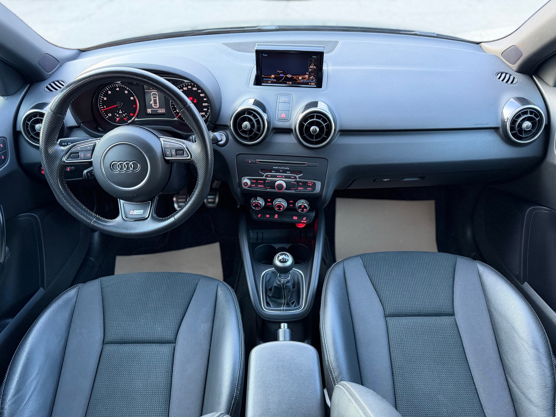 AUDI A1 Sportback 1.4 TFSI Sport-image-12