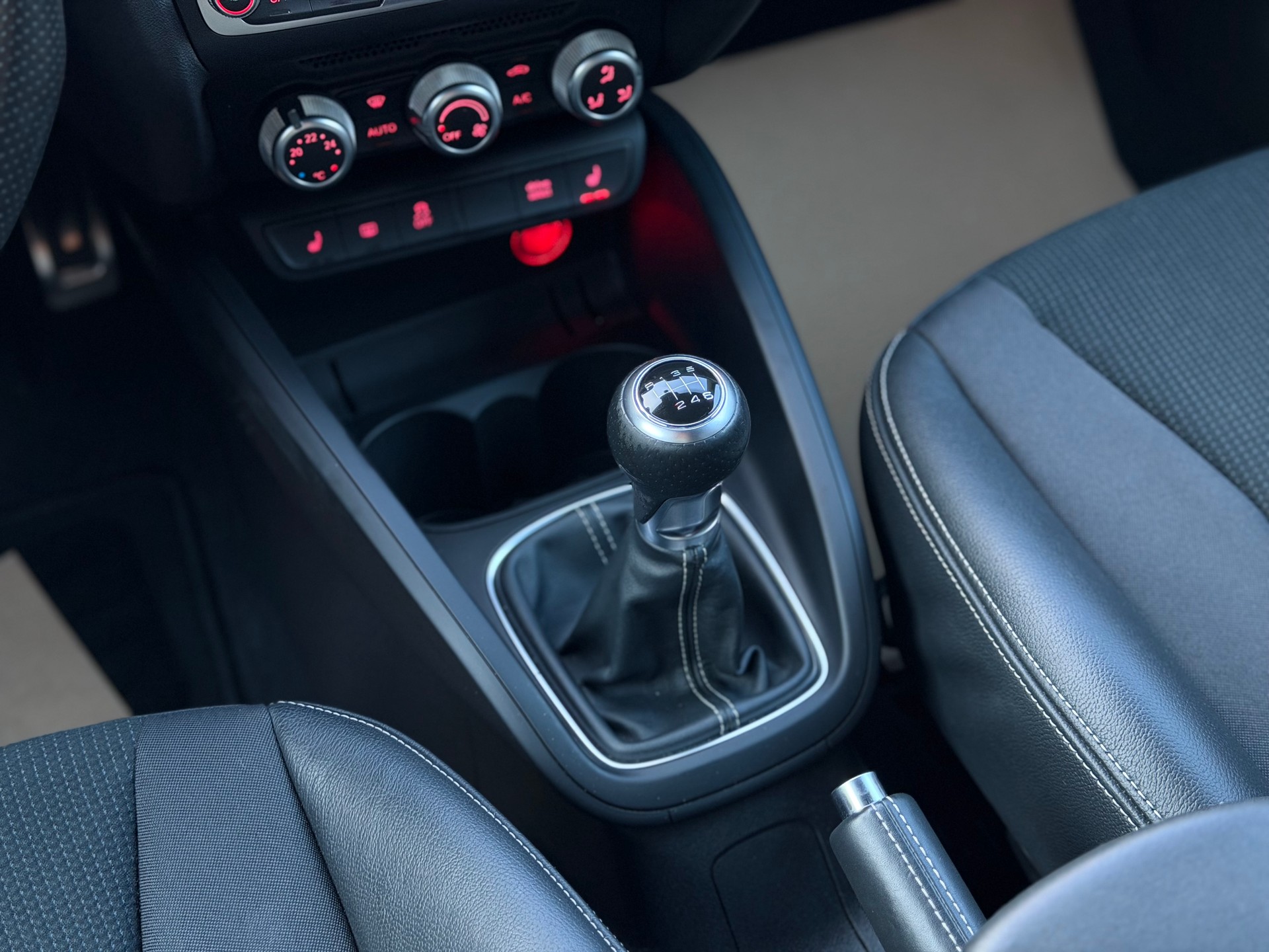 AUDI A1 Sportback 1.4 TFSI Sport-image-17
