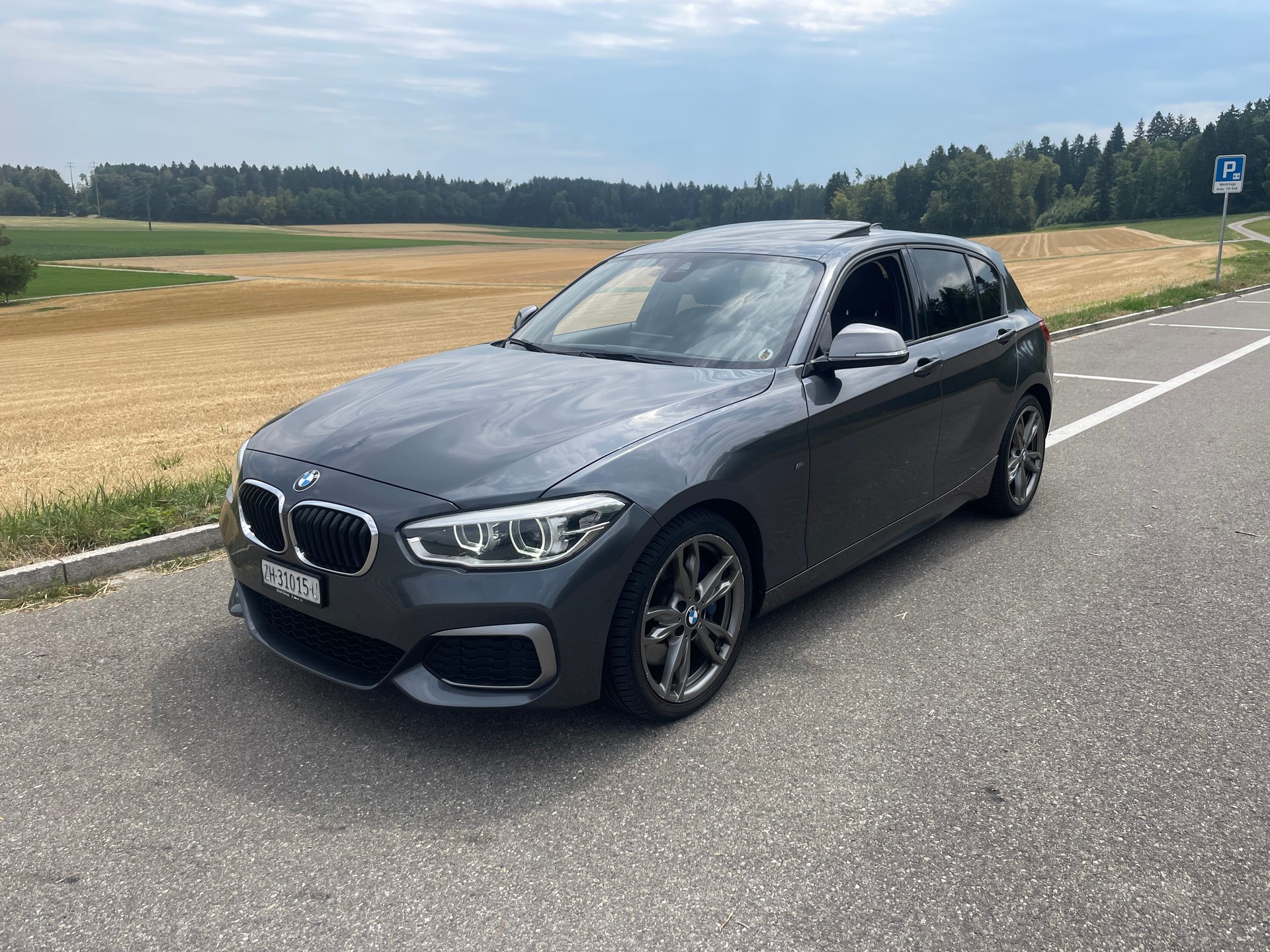 BMW M135i xDrive Steptronic-image-0