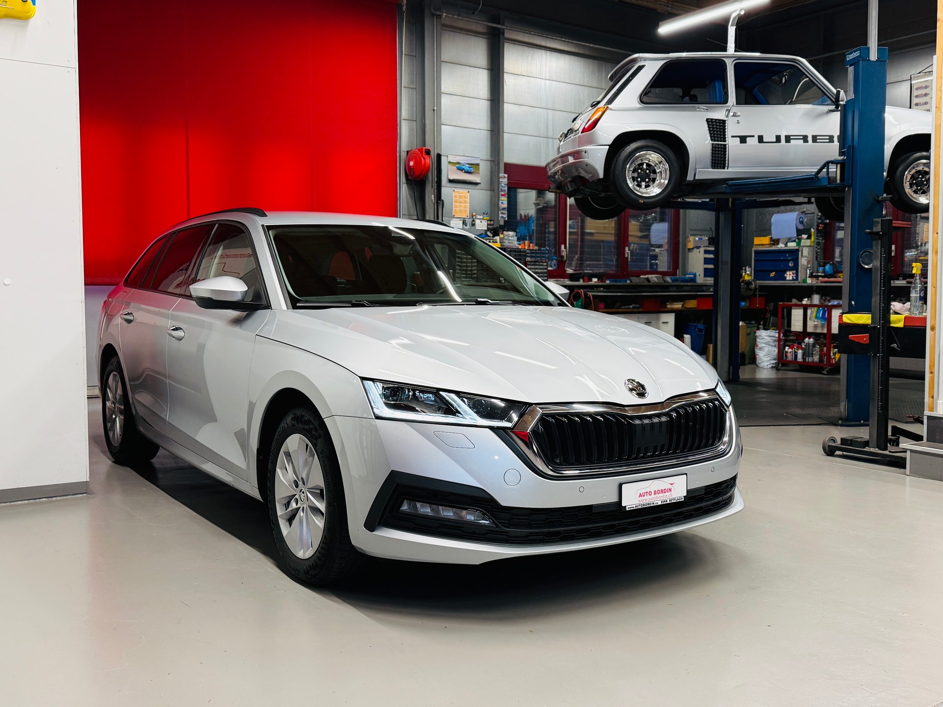 SKODA Octavia Combi 2.0 TDI DSG Ambition PREMIUM 4x4 - Matrix LED / ACC / Navi-image-14