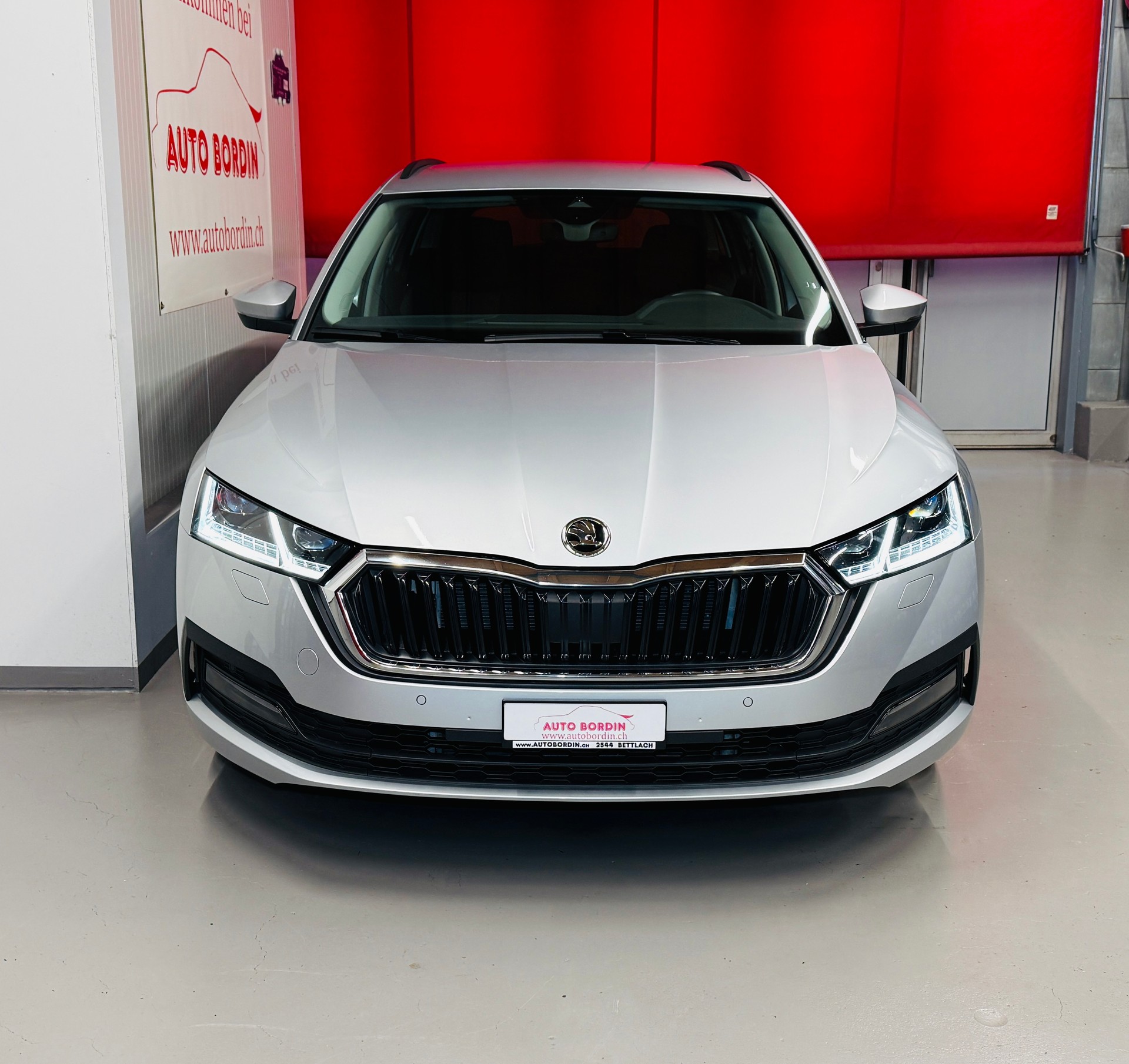 SKODA Octavia Combi 2.0 TDI DSG Ambition PREMIUM 4x4 - Matrix LED / ACC / Navi-image-1