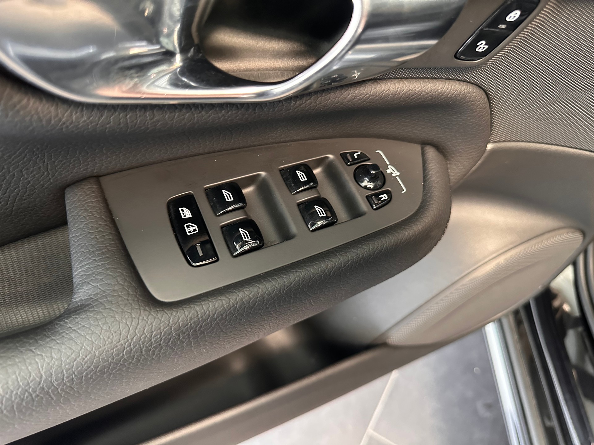 VOLVO XC90 2.0 D5 Momentum 7P. AWD-image-17