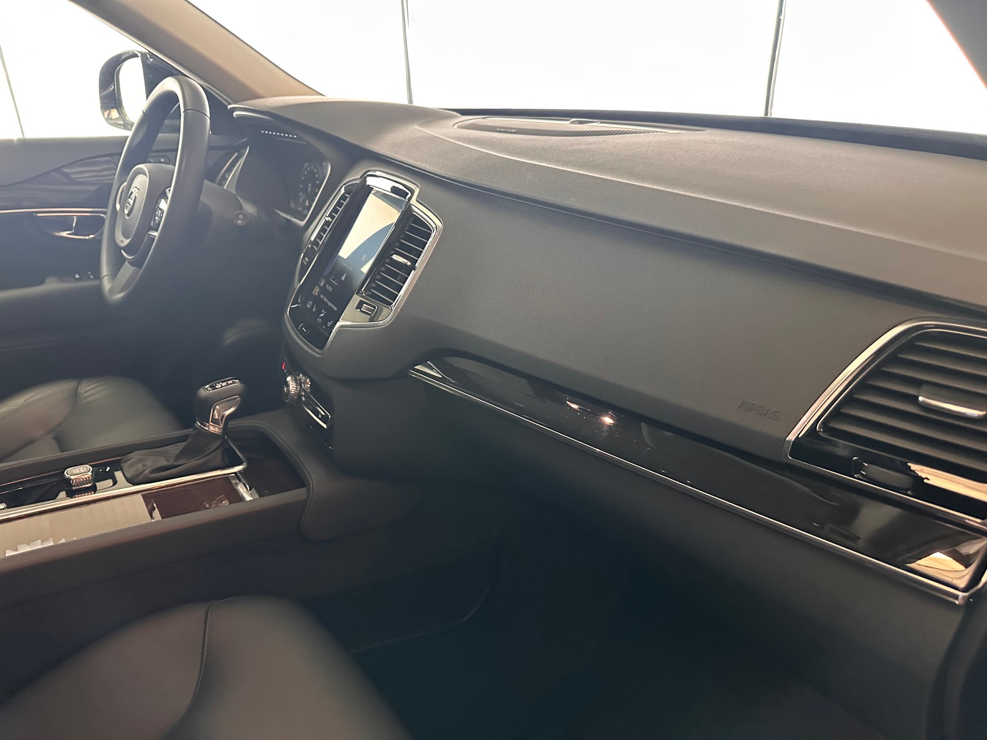 VOLVO XC90 2.0 D5 Momentum 7P. AWD-image-26