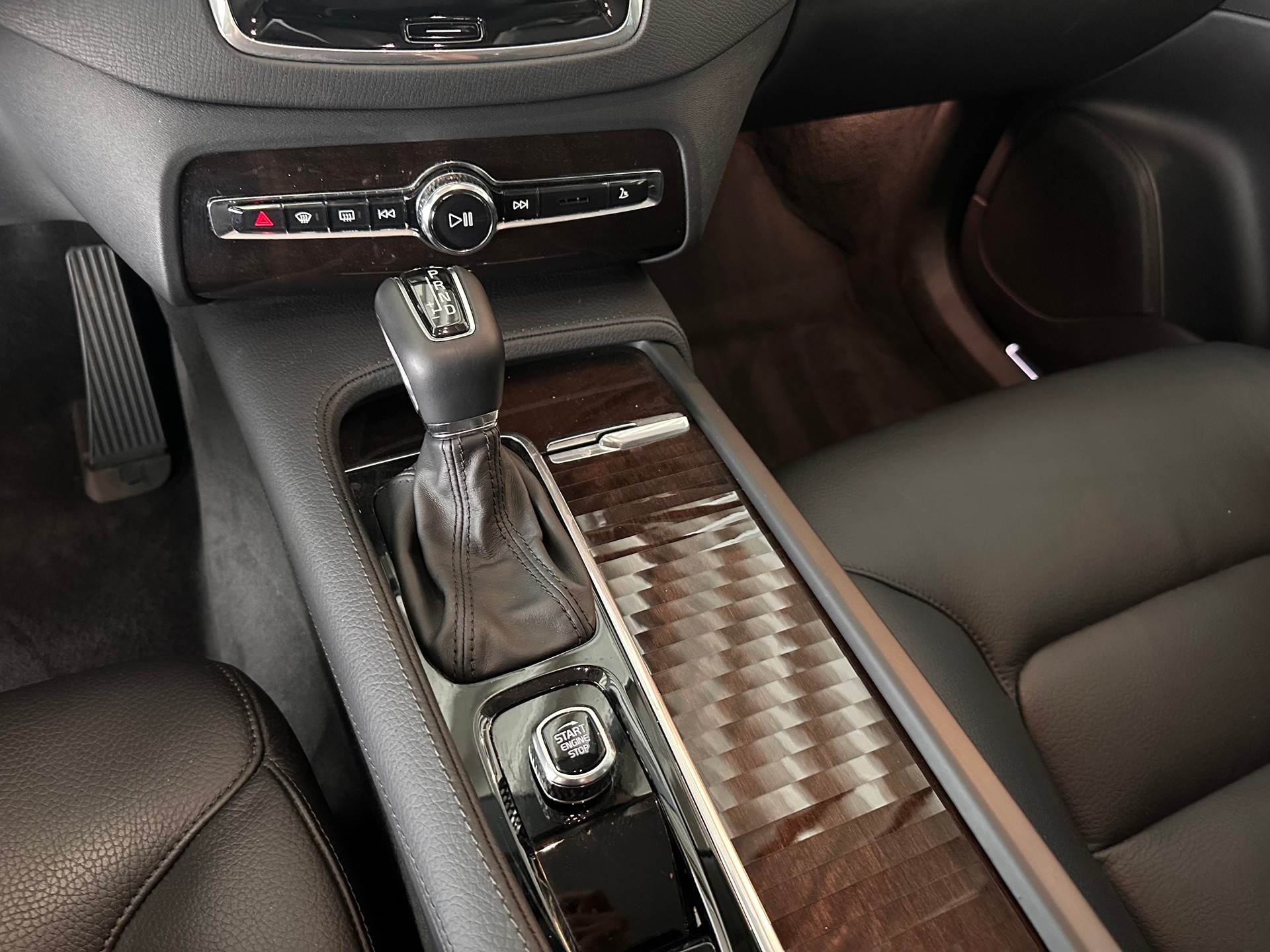 VOLVO XC90 2.0 D5 Momentum 7P. AWD-image-12