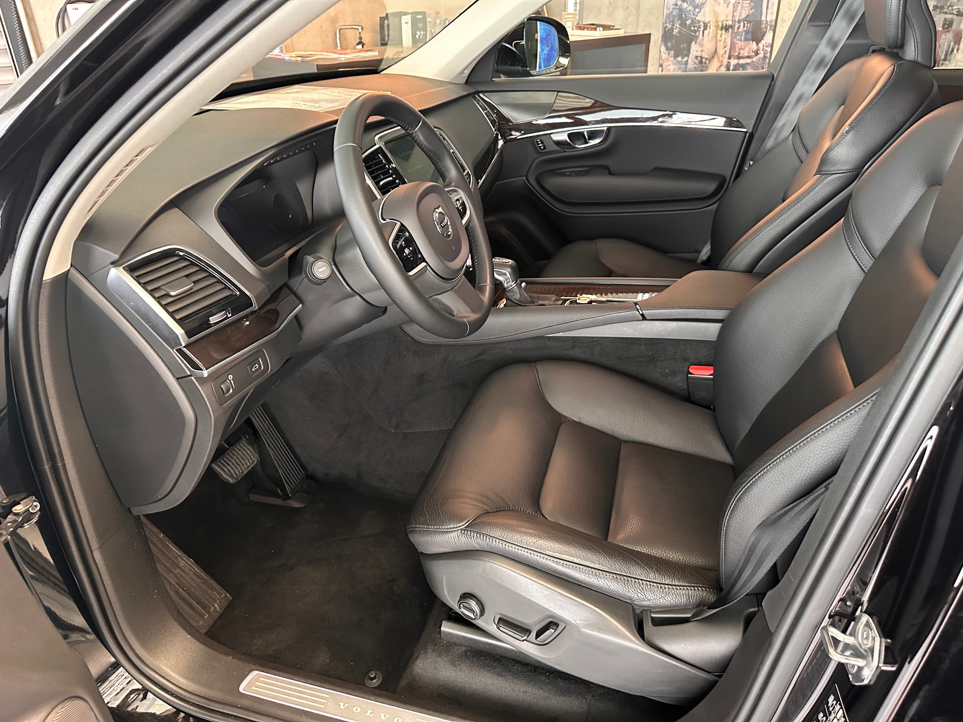 VOLVO XC90 2.0 D5 Momentum 7P. AWD-image-11