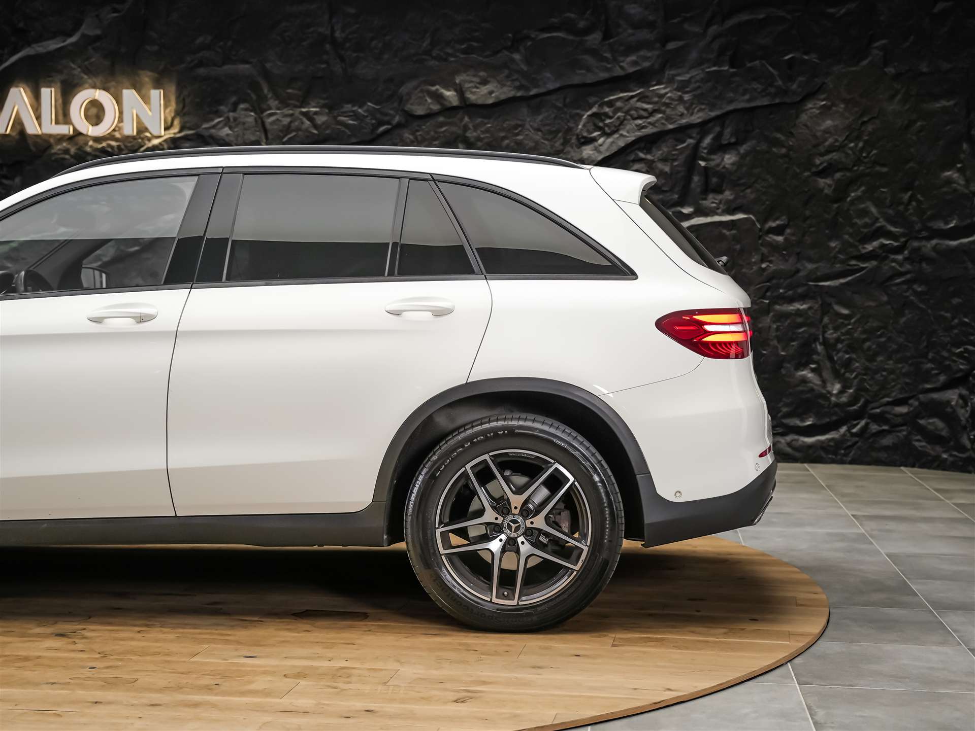 MERCEDES-BENZ GLC 350 d AMG Line 4Matic 9G-Tronic *Standheizung*Head Up*Sitzheizung*-image-16