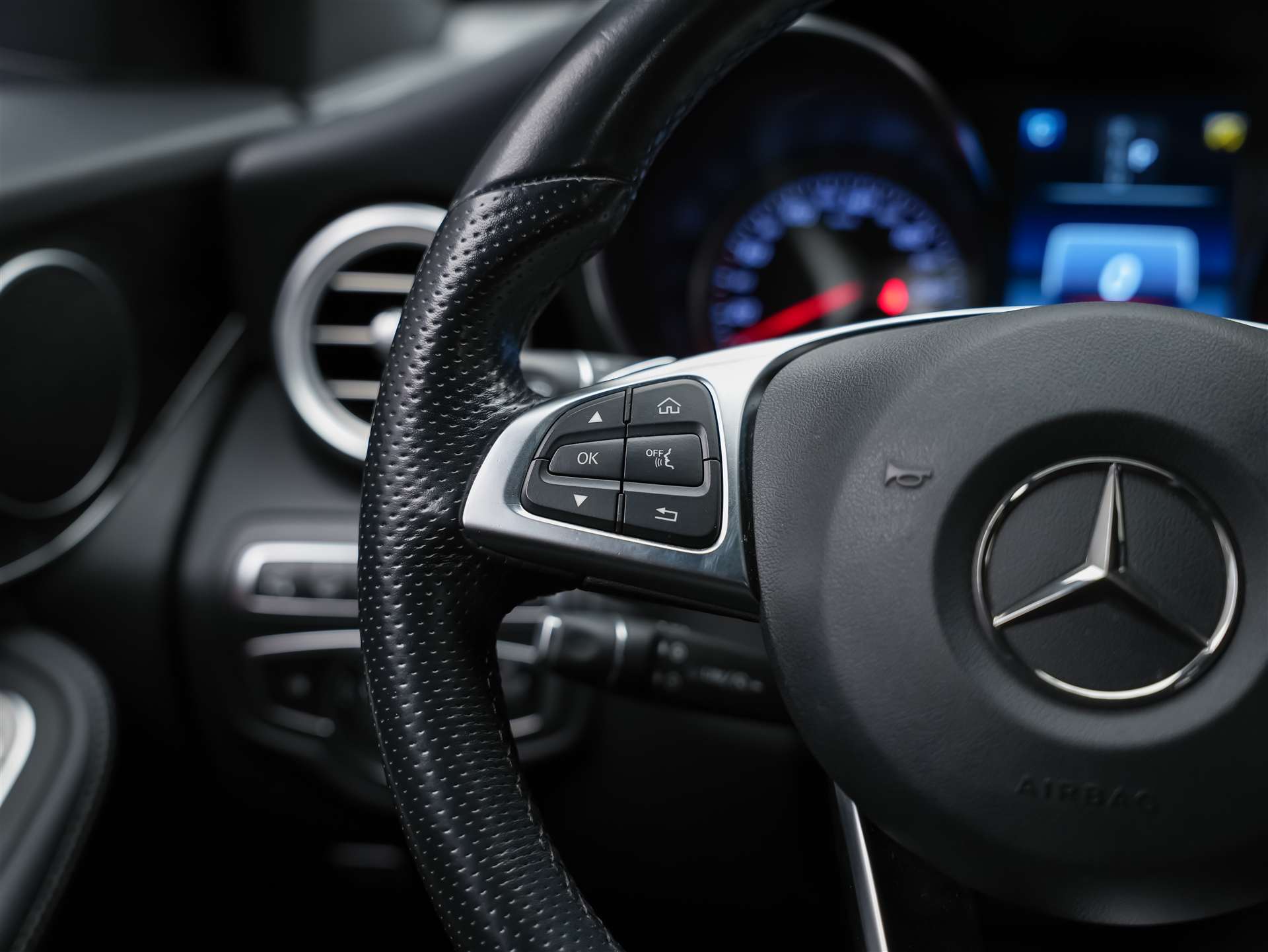 MERCEDES-BENZ GLC 350 d AMG Line 4Matic 9G-Tronic *Standheizung*Head Up*Sitzheizung*-image-26