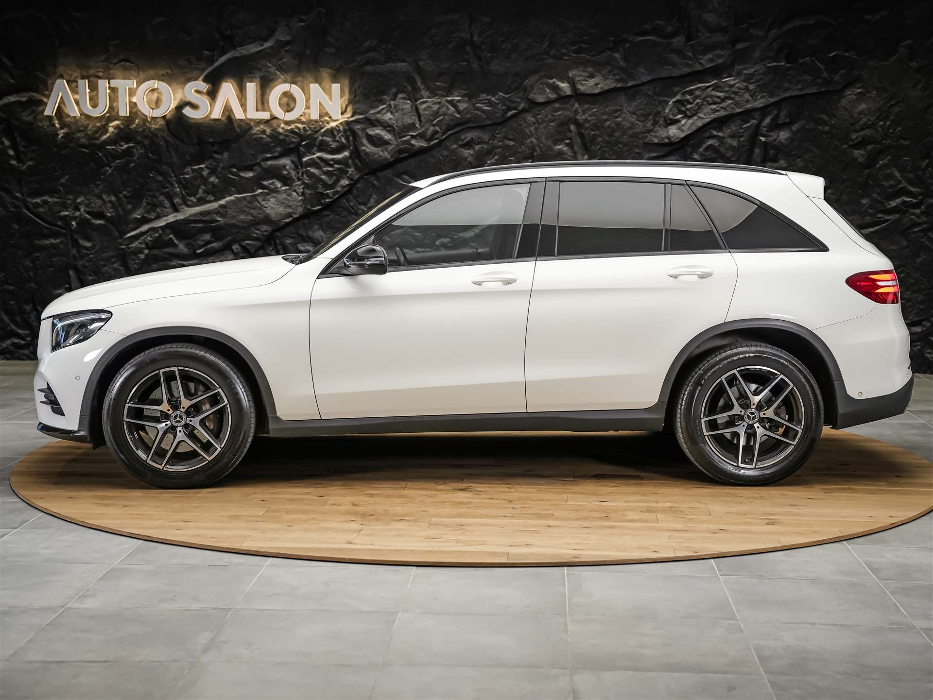 MERCEDES-BENZ GLC 350 d AMG Line 4Matic 9G-Tronic *Standheizung*Head Up*Sitzheizung*-showroom-element-1