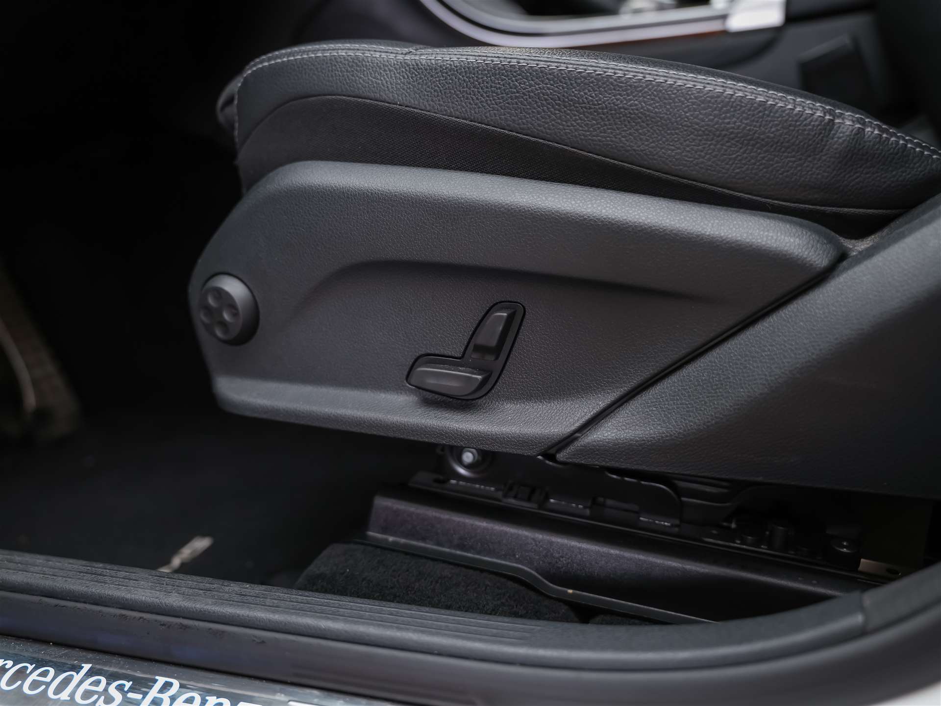 MERCEDES-BENZ GLC 350 d AMG Line 4Matic 9G-Tronic *Standheizung*Head Up*Sitzheizung*-image-24
