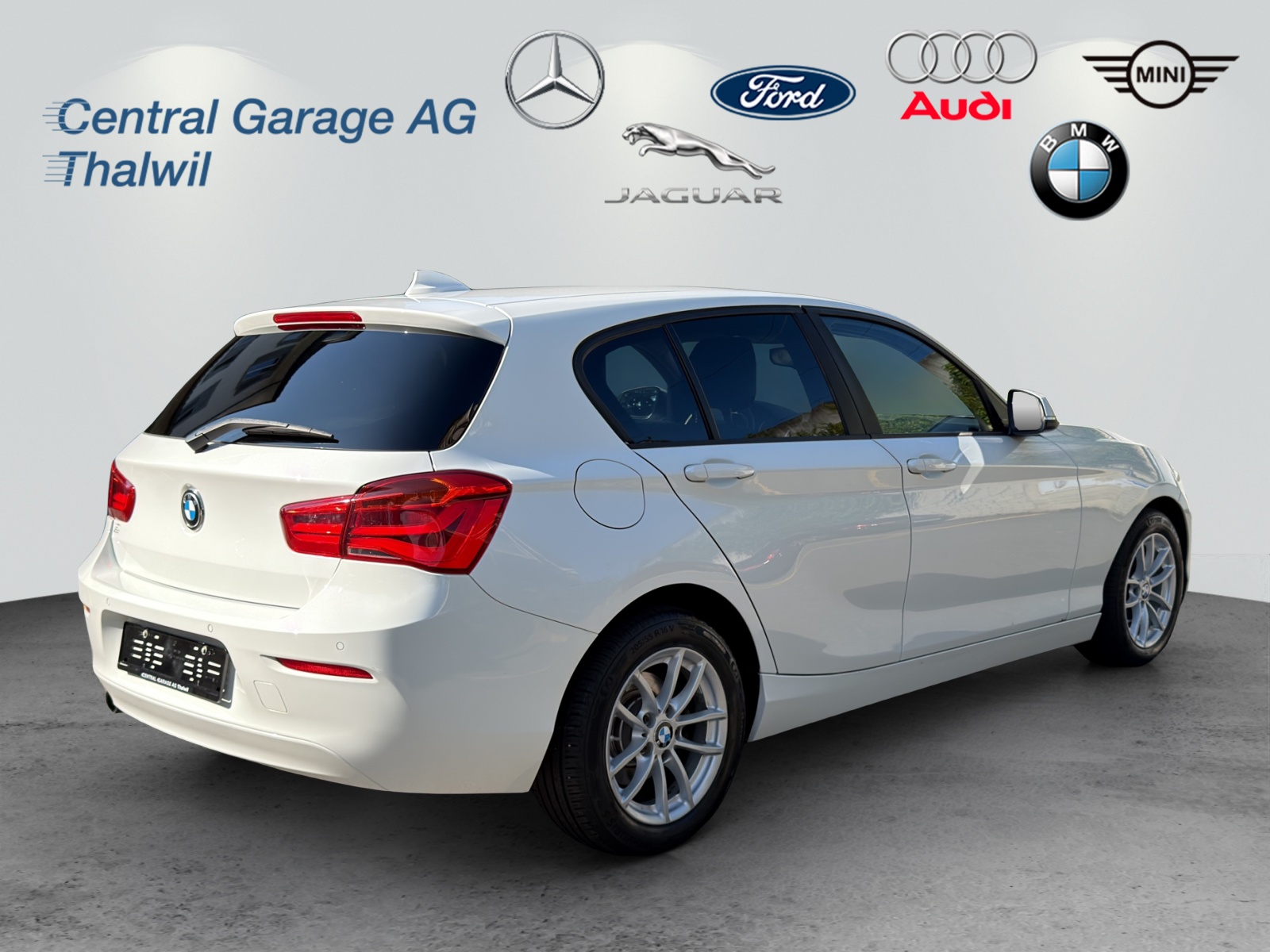 BMW 120i Steptronic-image-5