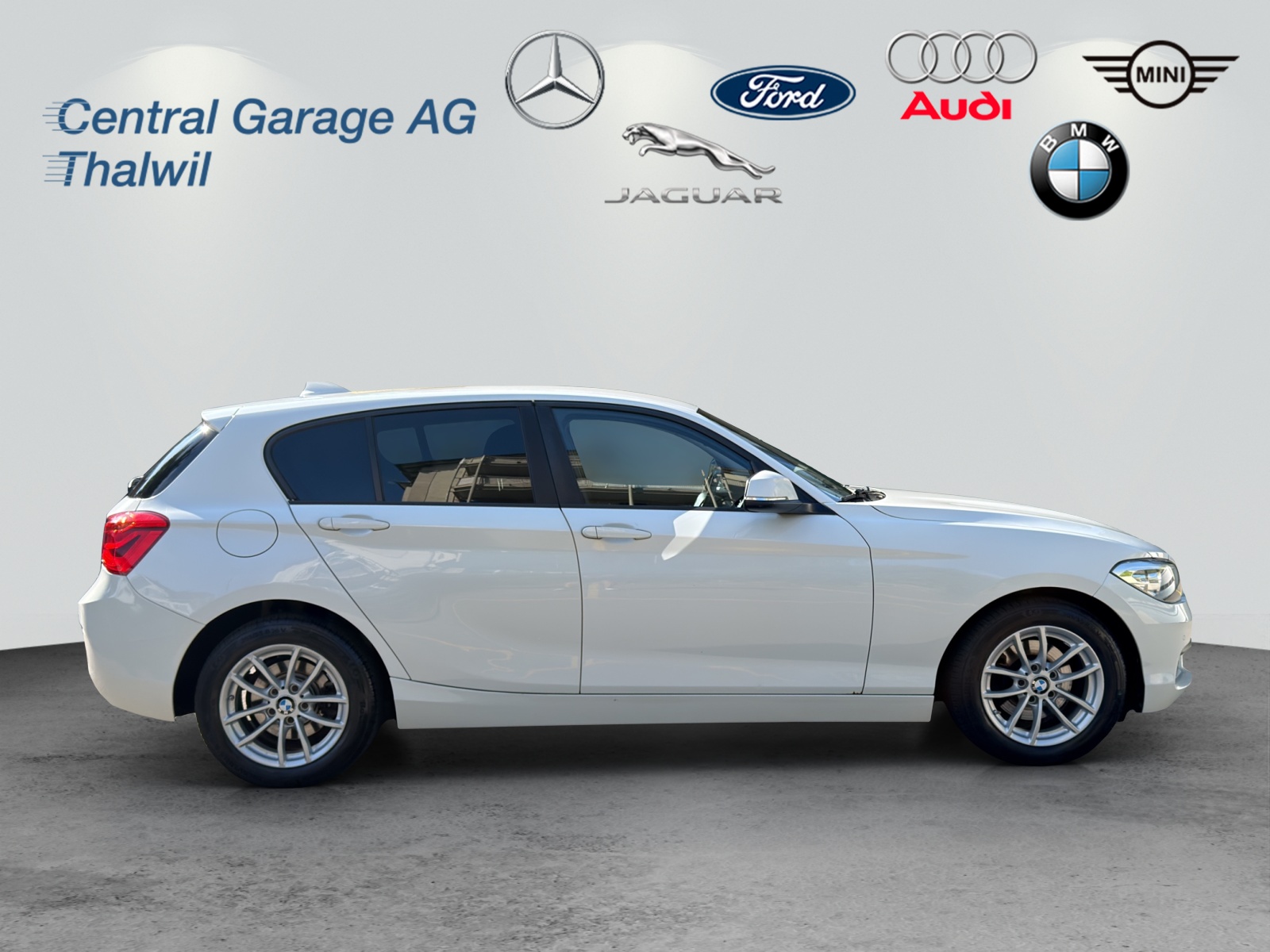 BMW 120i Steptronic-image-6