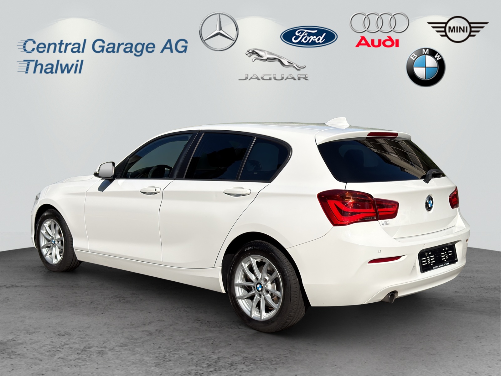 BMW 120i Steptronic-image-3
