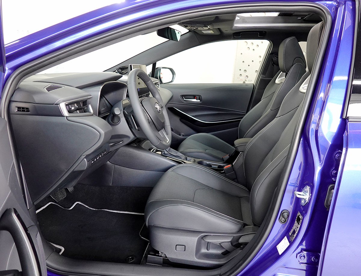 TOYOTA Corolla Touring Sports 2.0 HSD Premium e-CVT, VOLLEDER, Panoramaglasdach-image-5