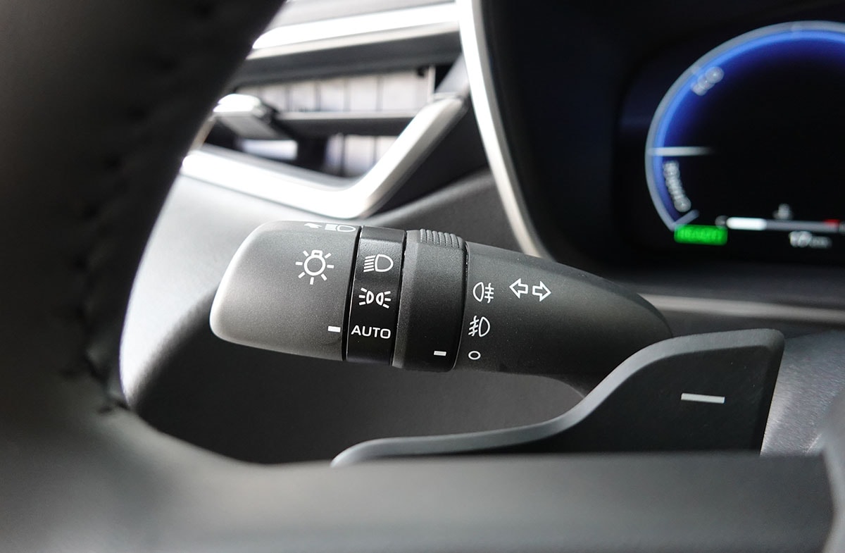 TOYOTA Corolla Touring Sports 2.0 HSD Premium e-CVT, VOLLEDER, Panoramaglasdach-image-15