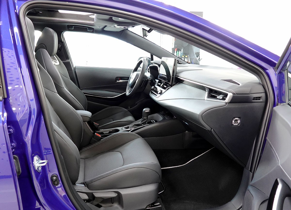 TOYOTA Corolla Touring Sports 2.0 HSD Premium e-CVT, VOLLEDER, Panoramaglasdach-image-4