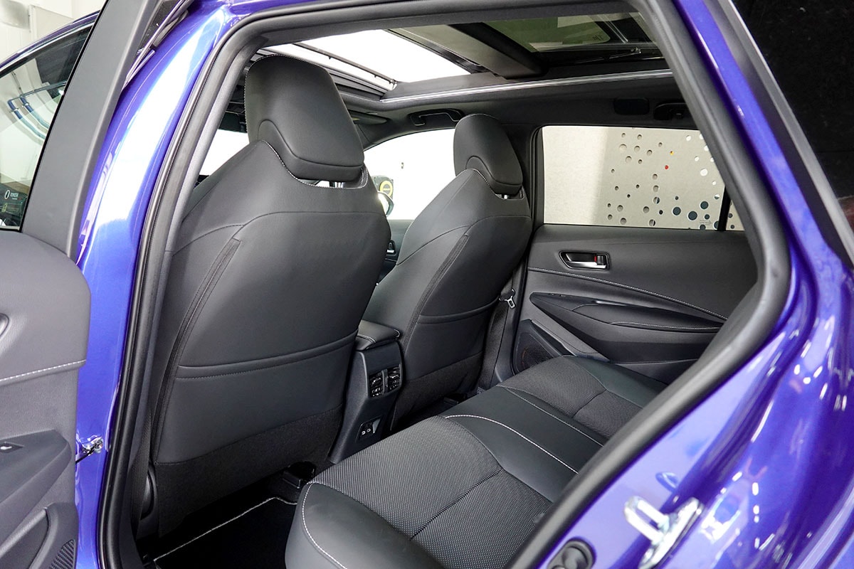 TOYOTA Corolla Touring Sports 2.0 HSD Premium e-CVT, VOLLEDER, Panoramaglasdach-image-12