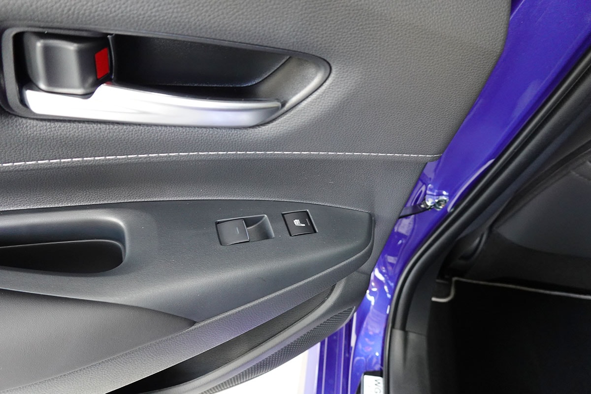 TOYOTA Corolla Touring Sports 2.0 HSD Premium e-CVT, VOLLEDER, Panoramaglasdach-image-13