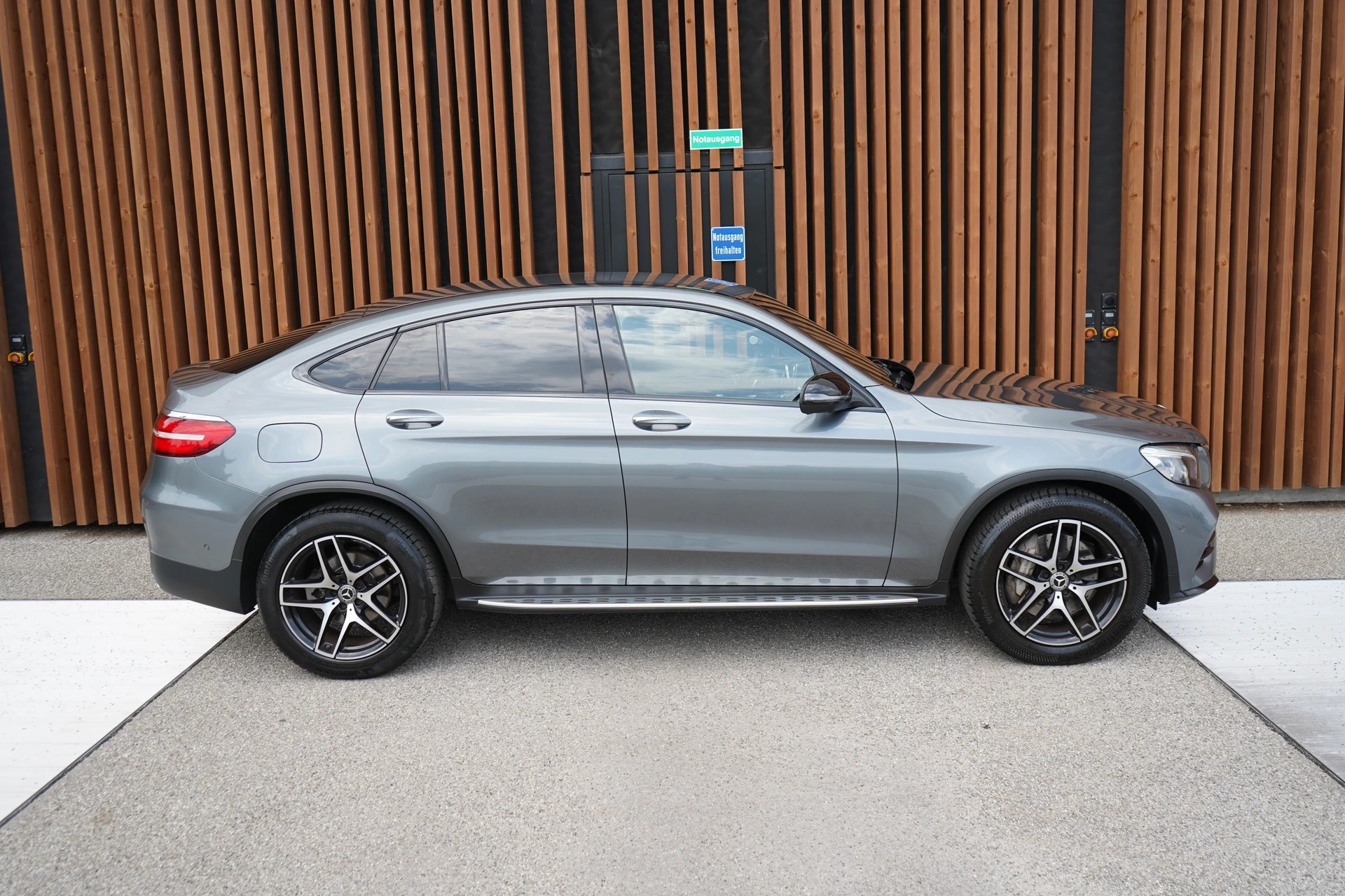MERCEDES-BENZ GLC COUPÉ 250 AMG LINE NIGHT 4MATIC 9G-TRONIC l 211 PS-image-4
