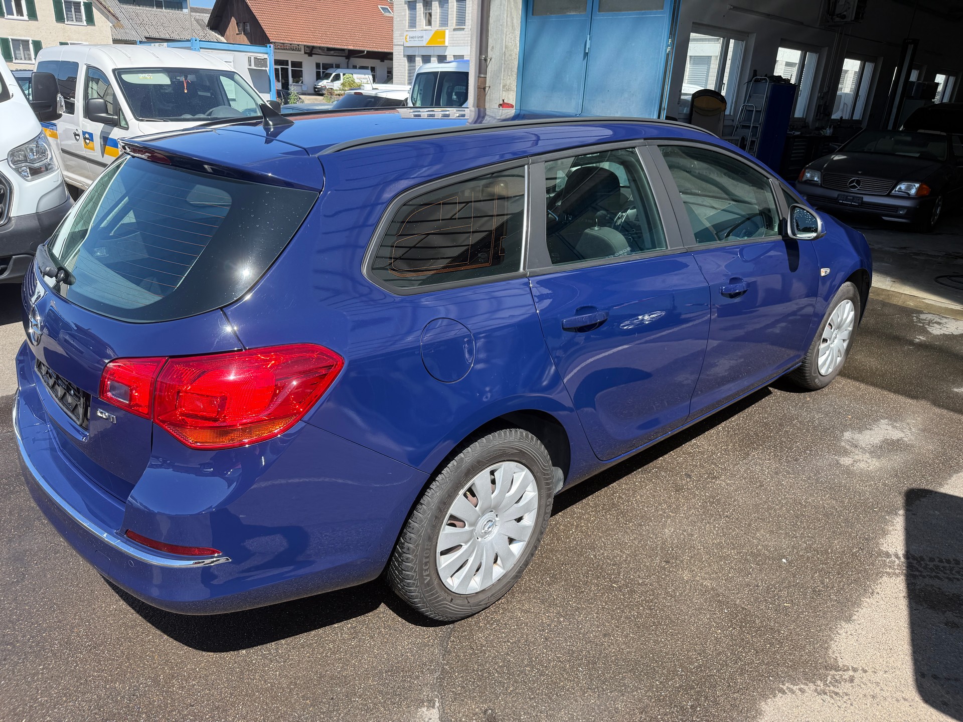 OPEL Astra SportsTourer 1.7 CDTi Cosmo-image-3
