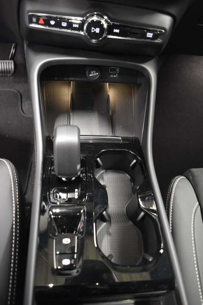 VOLVO XC40 1.5 T5 PiH Ultimate Bright-image-3