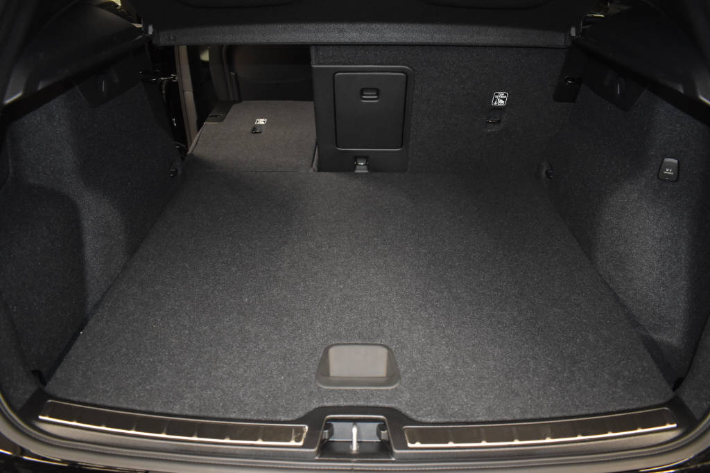 VOLVO XC40 1.5 T5 PiH Ultimate Bright-image-7