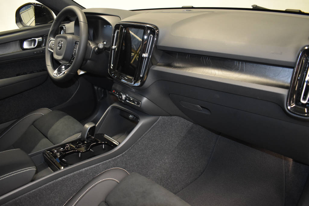 VOLVO XC40 1.5 T5 PiH Ultimate Bright-image-9