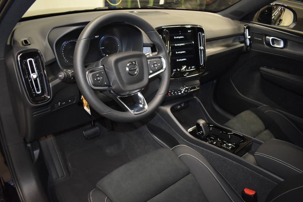 VOLVO XC40 1.5 T5 PiH Ultimate Bright-image-4