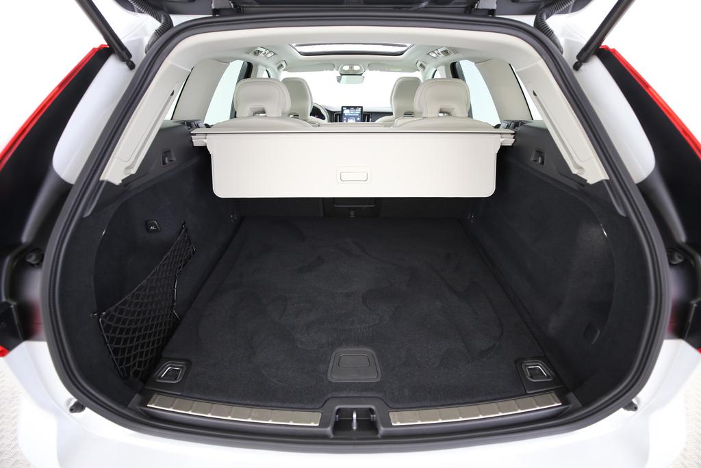 VOLVO XC60 2.0 B5 MH Ultra Dark AWD-image-14
