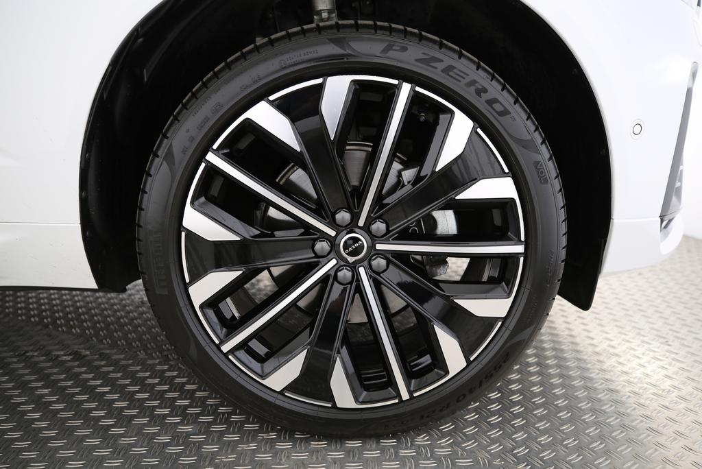 VOLVO XC60 2.0 B5 MH Ultra Dark AWD-image-13