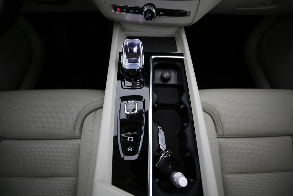 VOLVO XC60 2.0 B5 MH Ultra Dark AWD-image-8