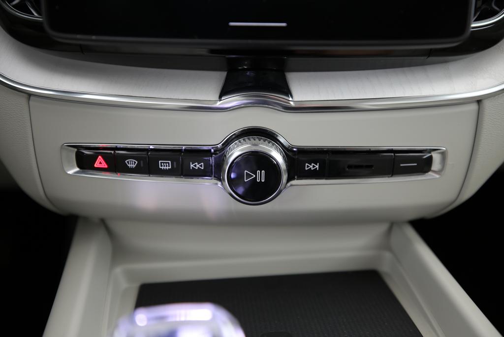 VOLVO XC60 2.0 B5 MH Ultra Dark AWD-image-6