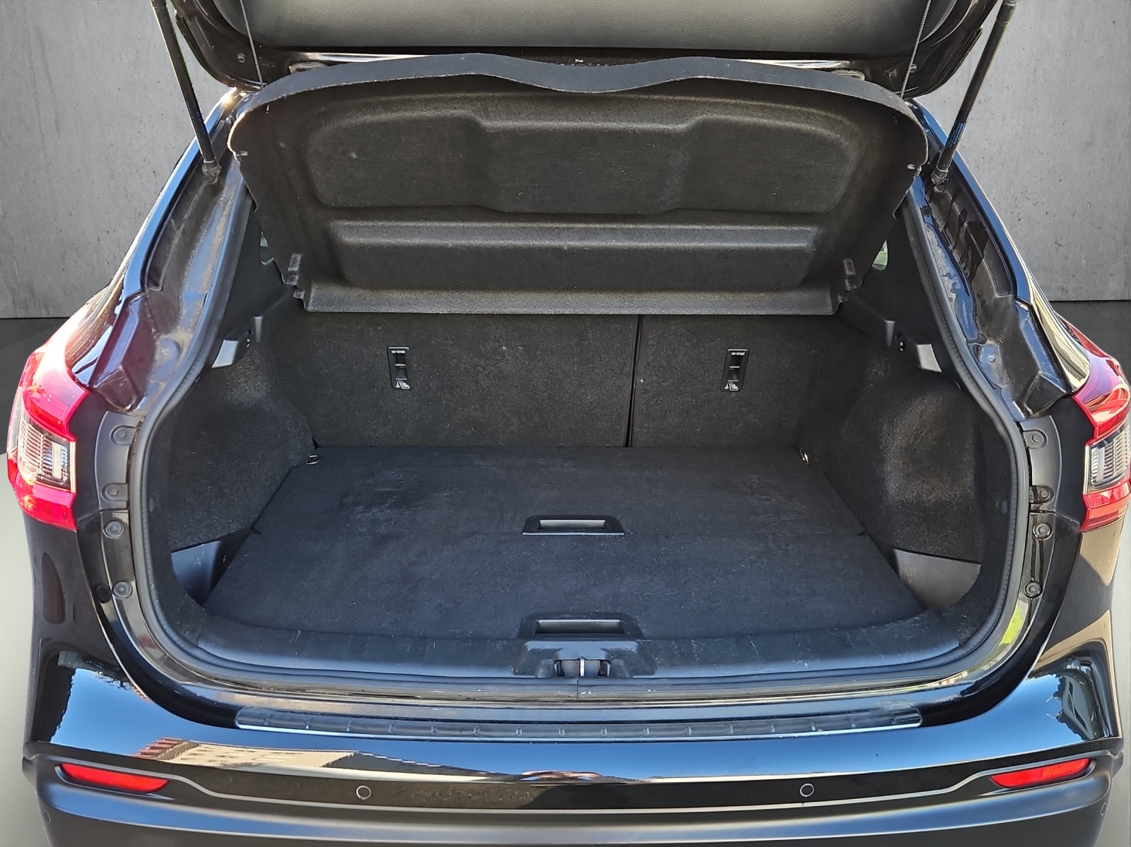 NISSAN Qashqai 1.6 dCi Tekna+ 4x4-image-13