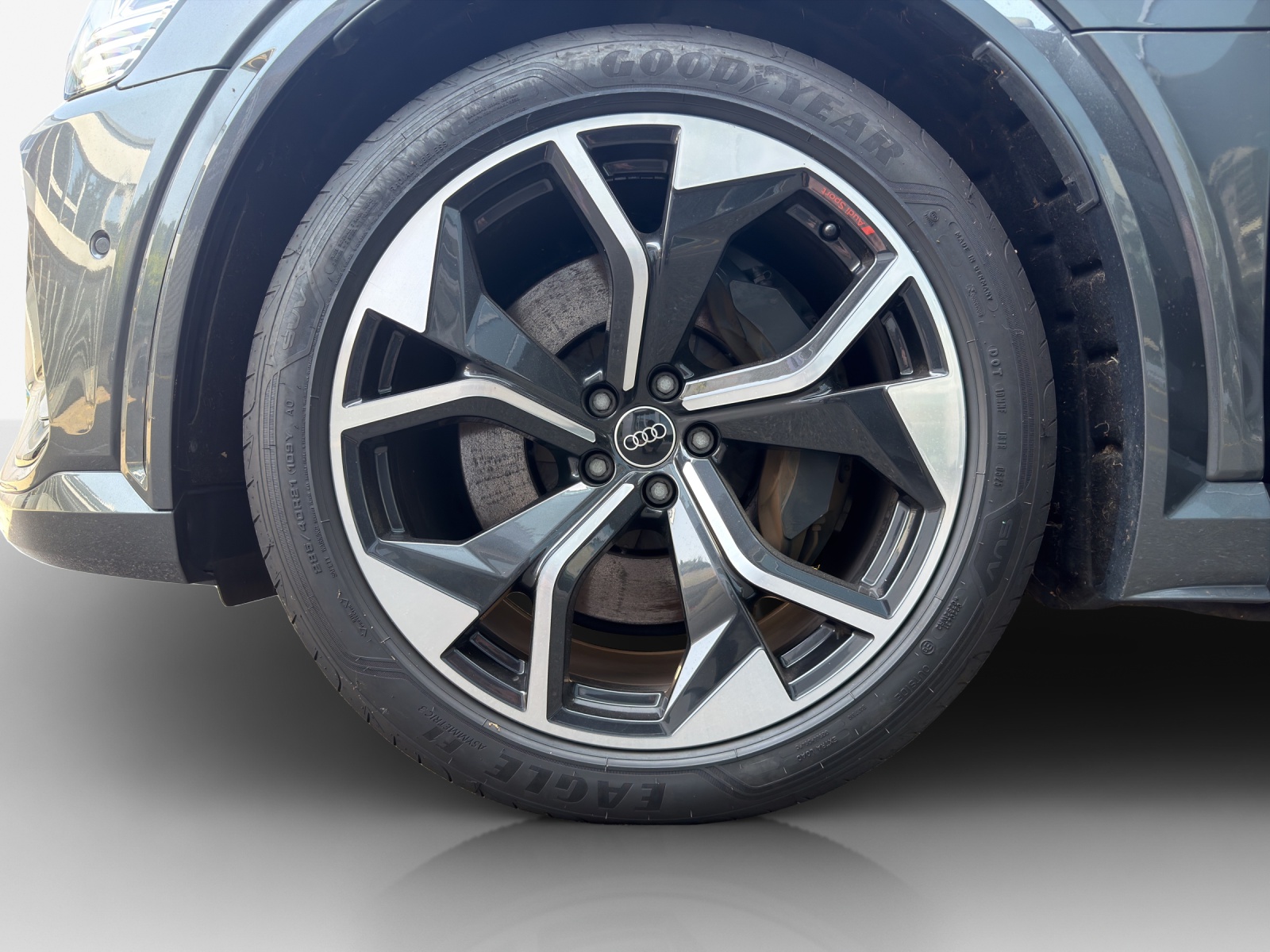 AUDI e-tron S quattro-image-13