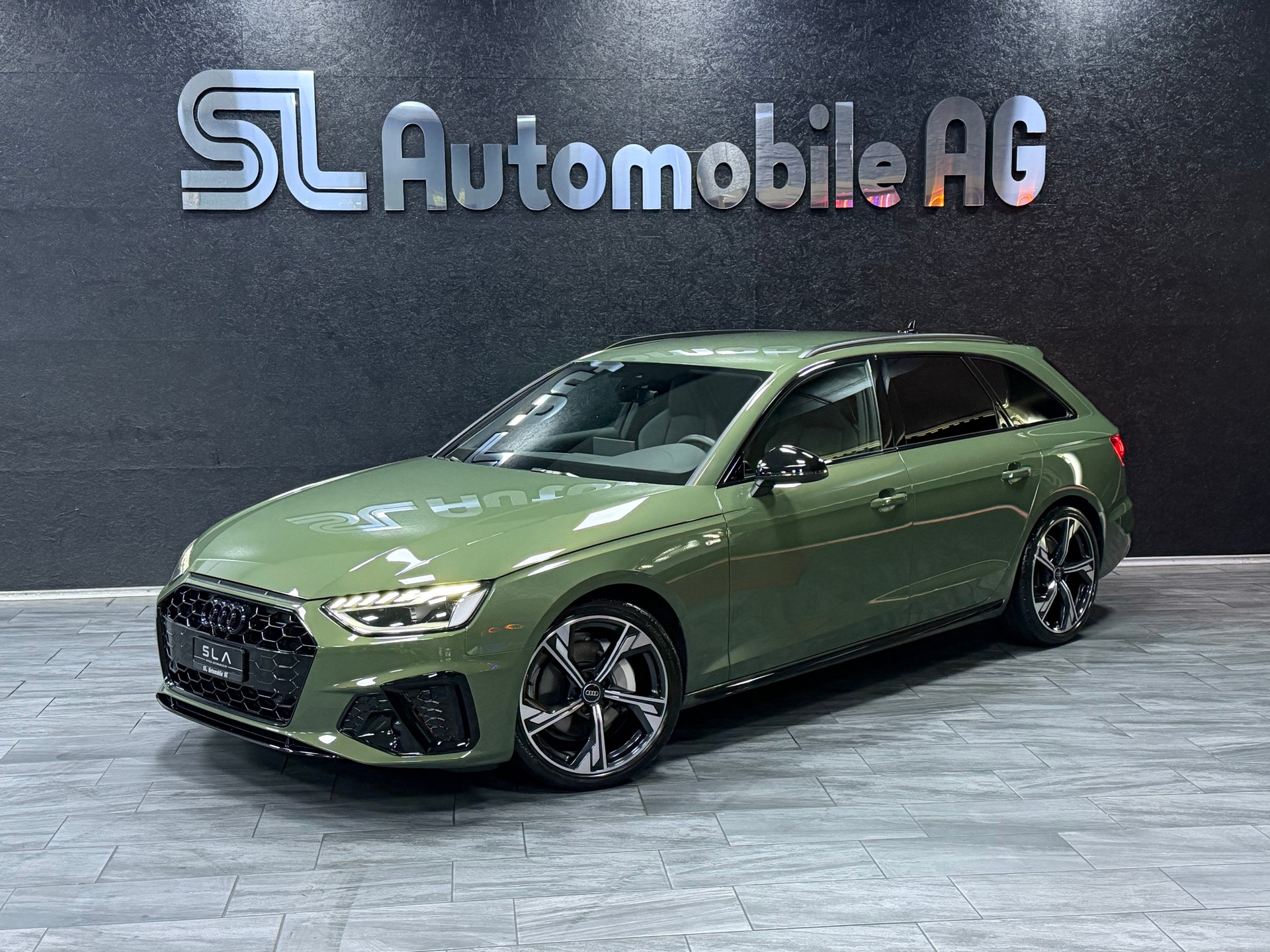 AUDI A4 Avant 40 TFSI S line S-tronic / Farbe Distrikgrün Metalic / Leasing ab 399.--image-0