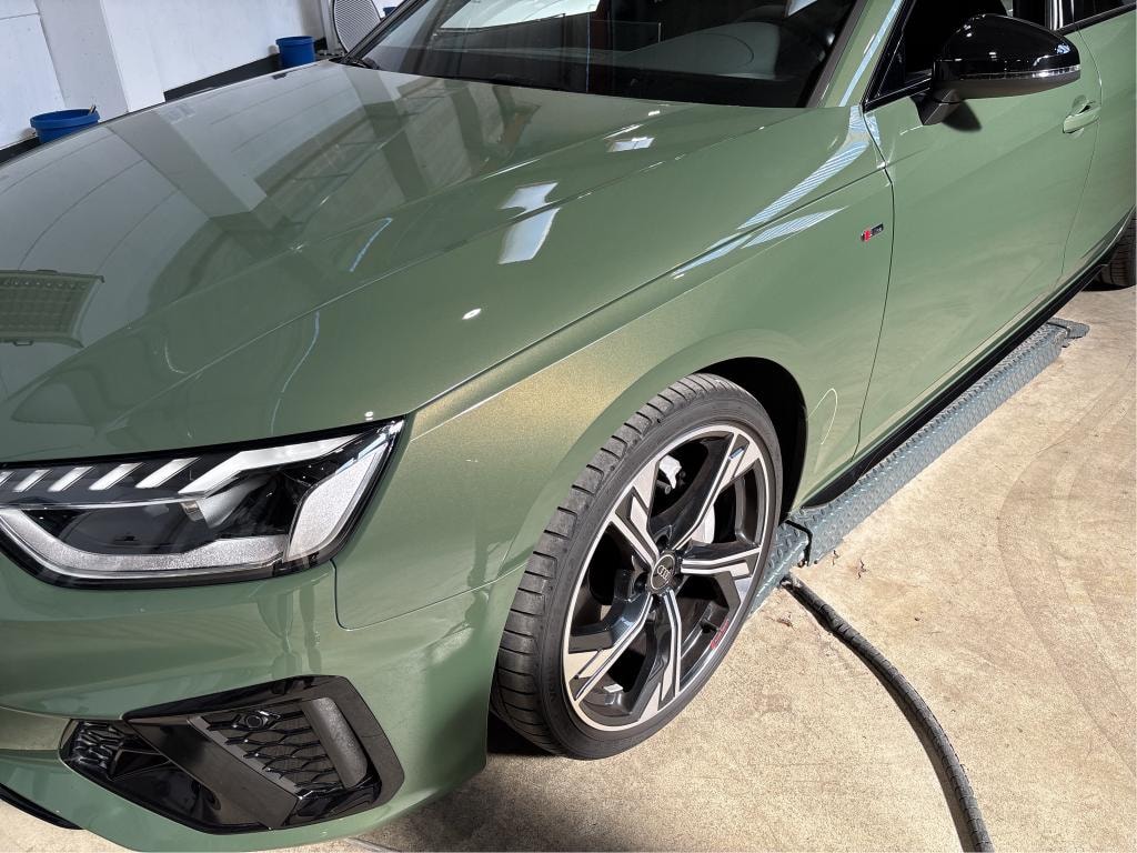 AUDI A4 Avant 40 TFSI S line S-tronic quattro / Farbe Distrikgrün Metalic / Leasing ab 399.--image-1